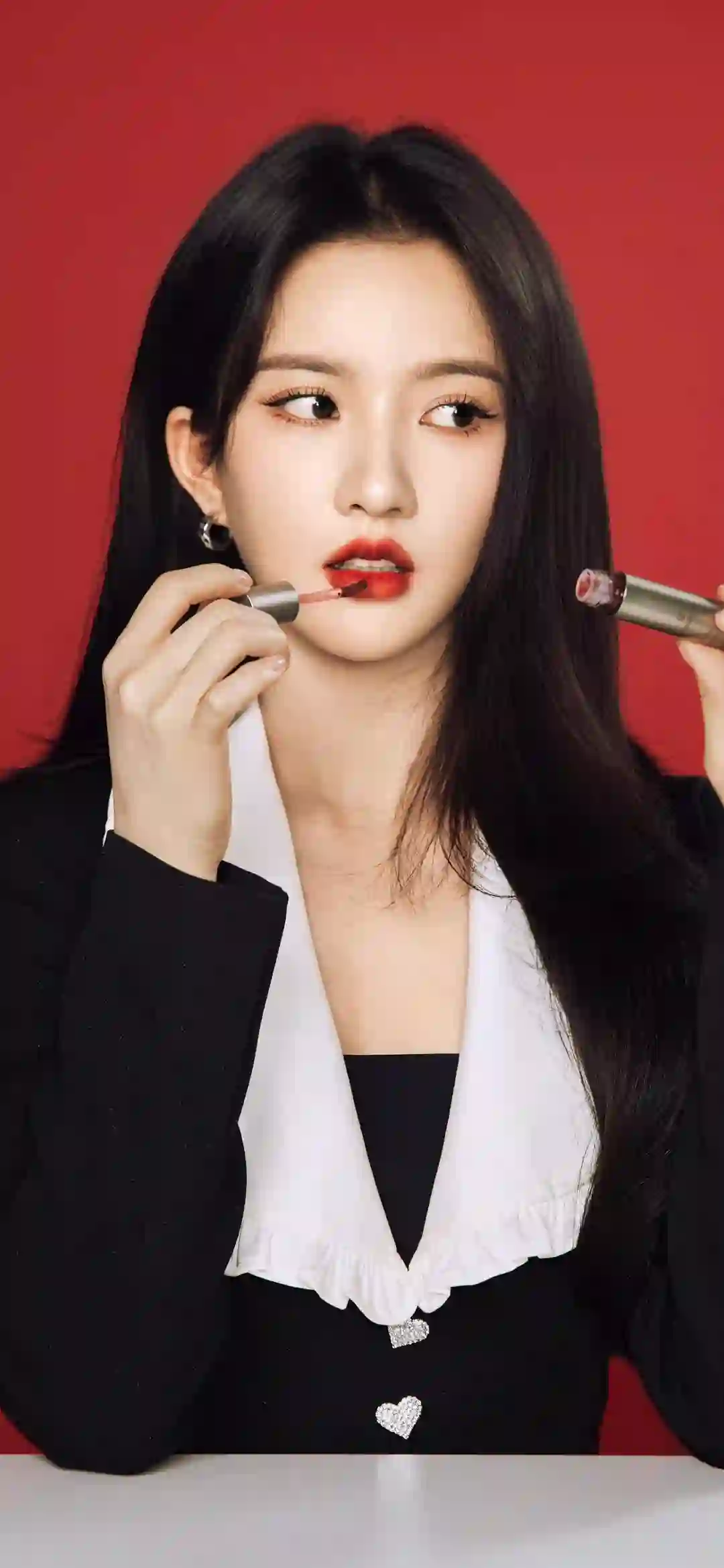 长发美女 明星壁纸 刘些宁 涂口红 时尚穿搭
