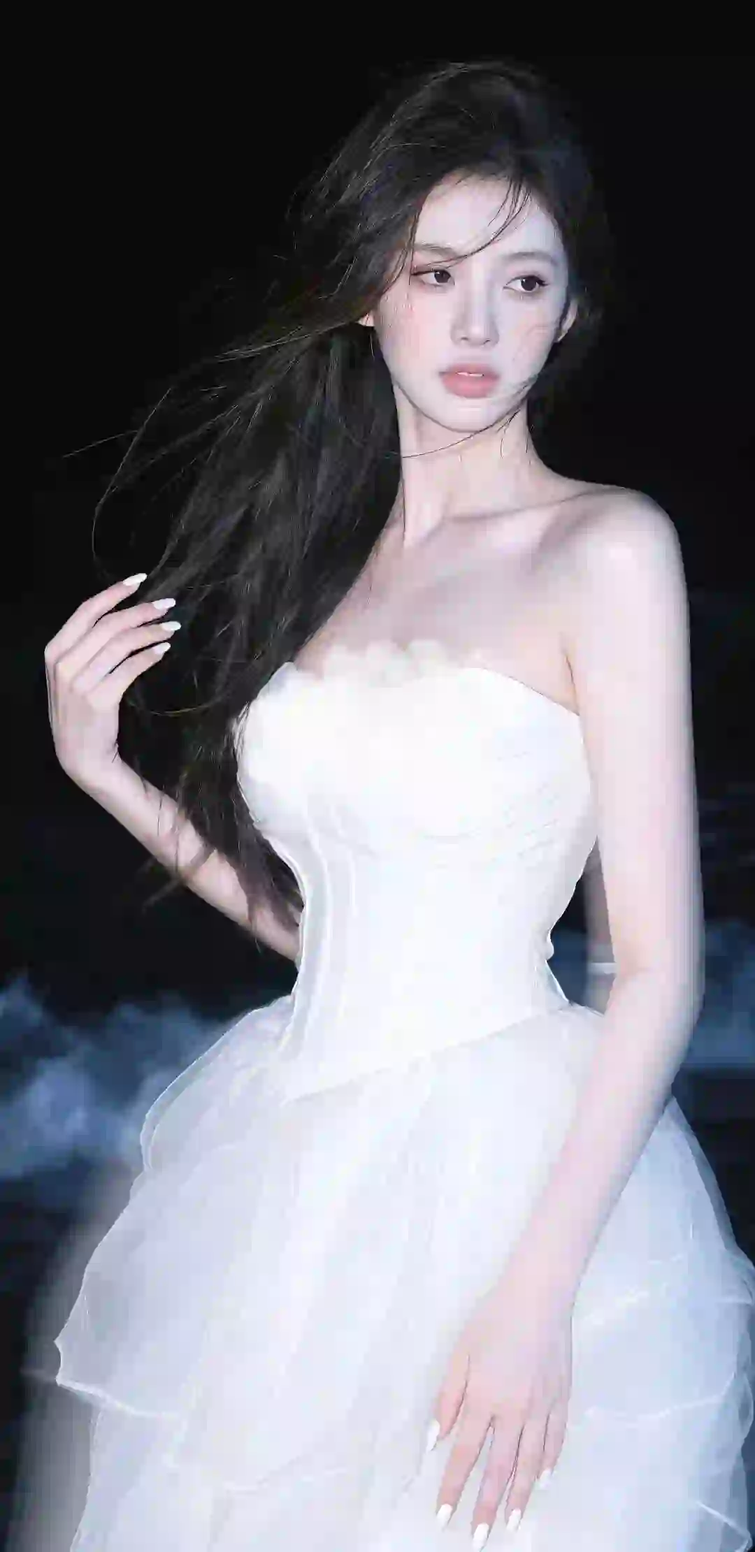 美女 长发美女 性感 白色抹胸长裙美女 性感美女