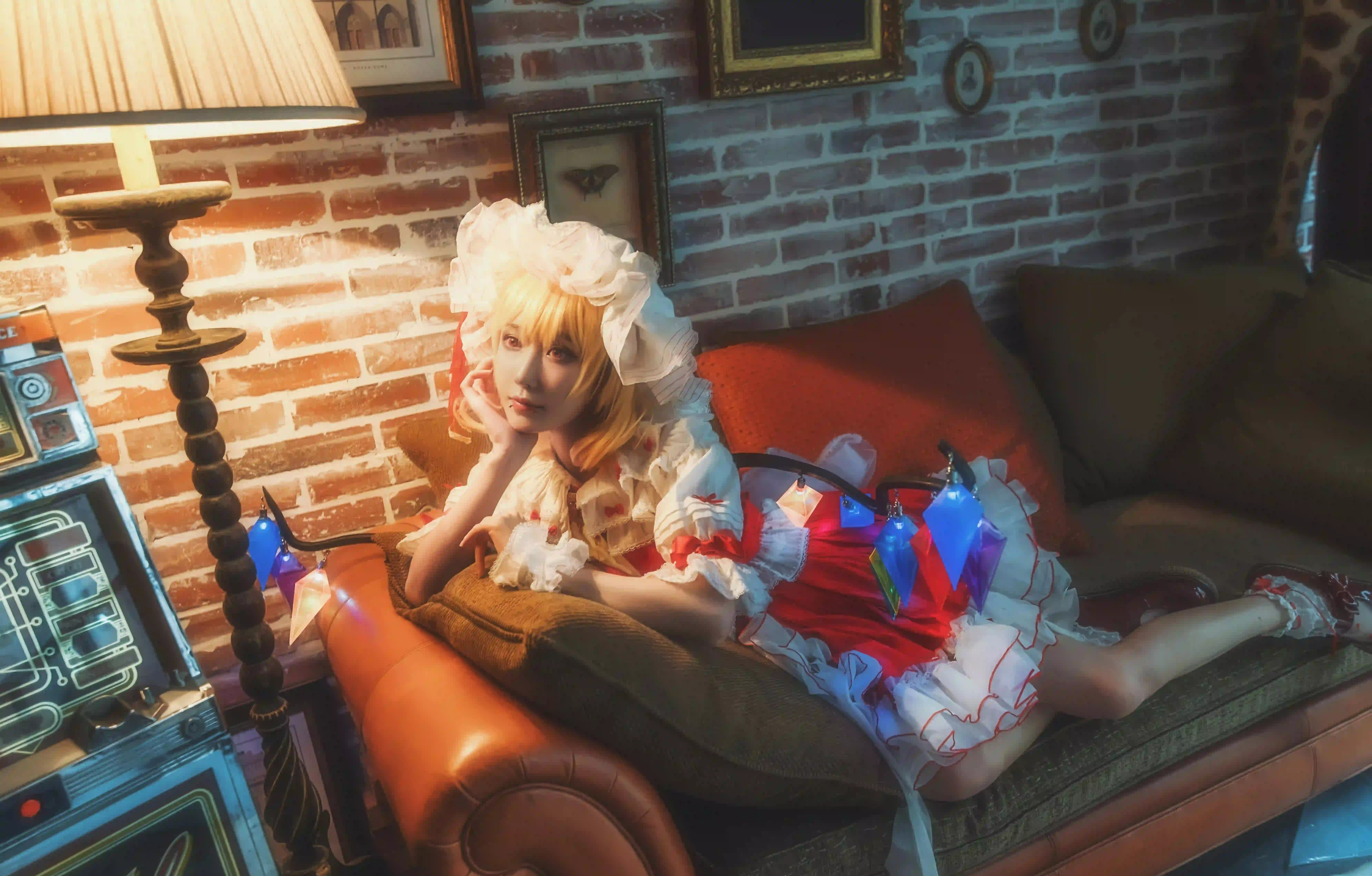 长发美女 黄色头发 红色裙子 美女Coser 长腿美女
