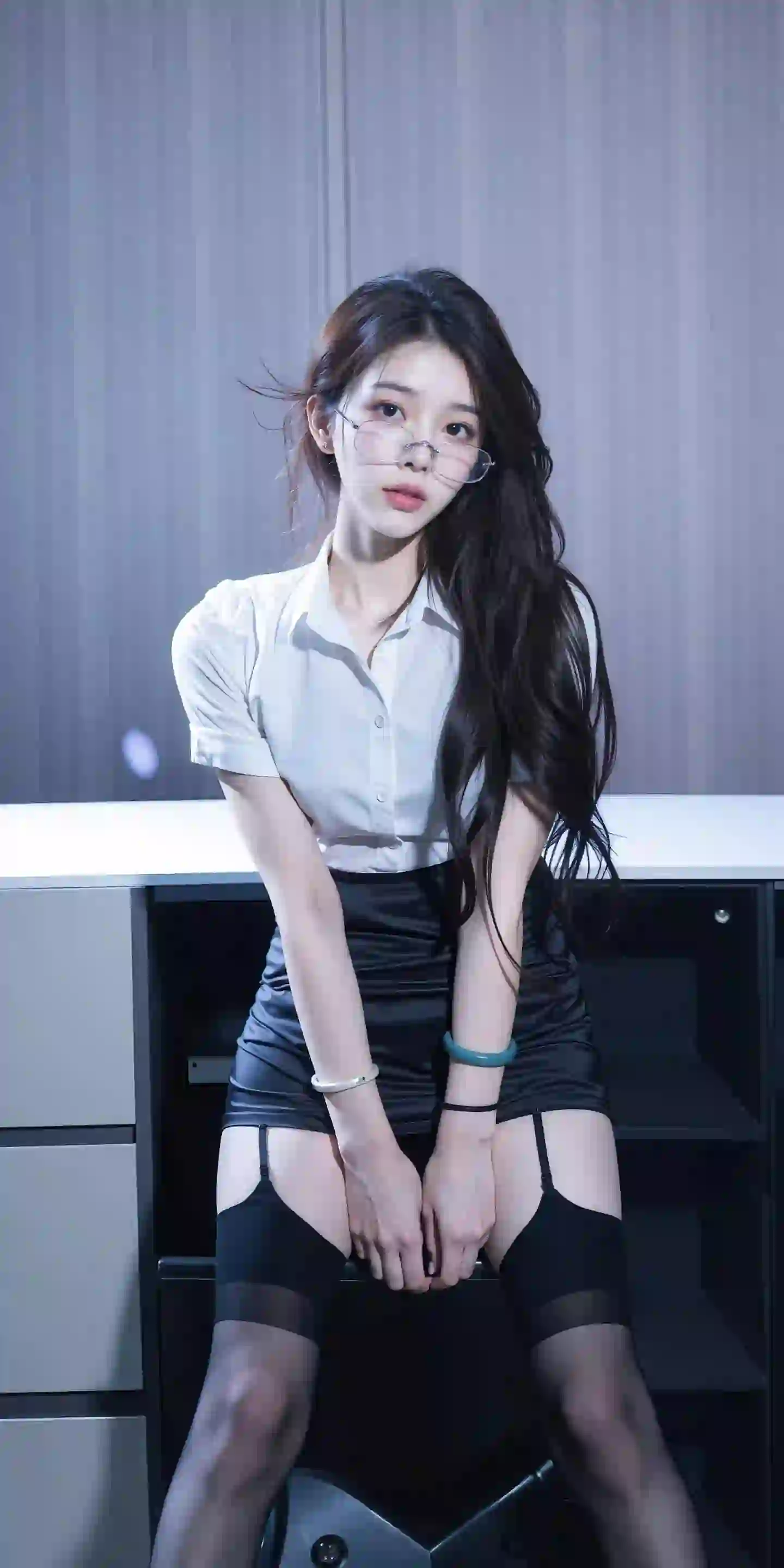美女 长发美女 黑丝 吊带丝袜 职业装