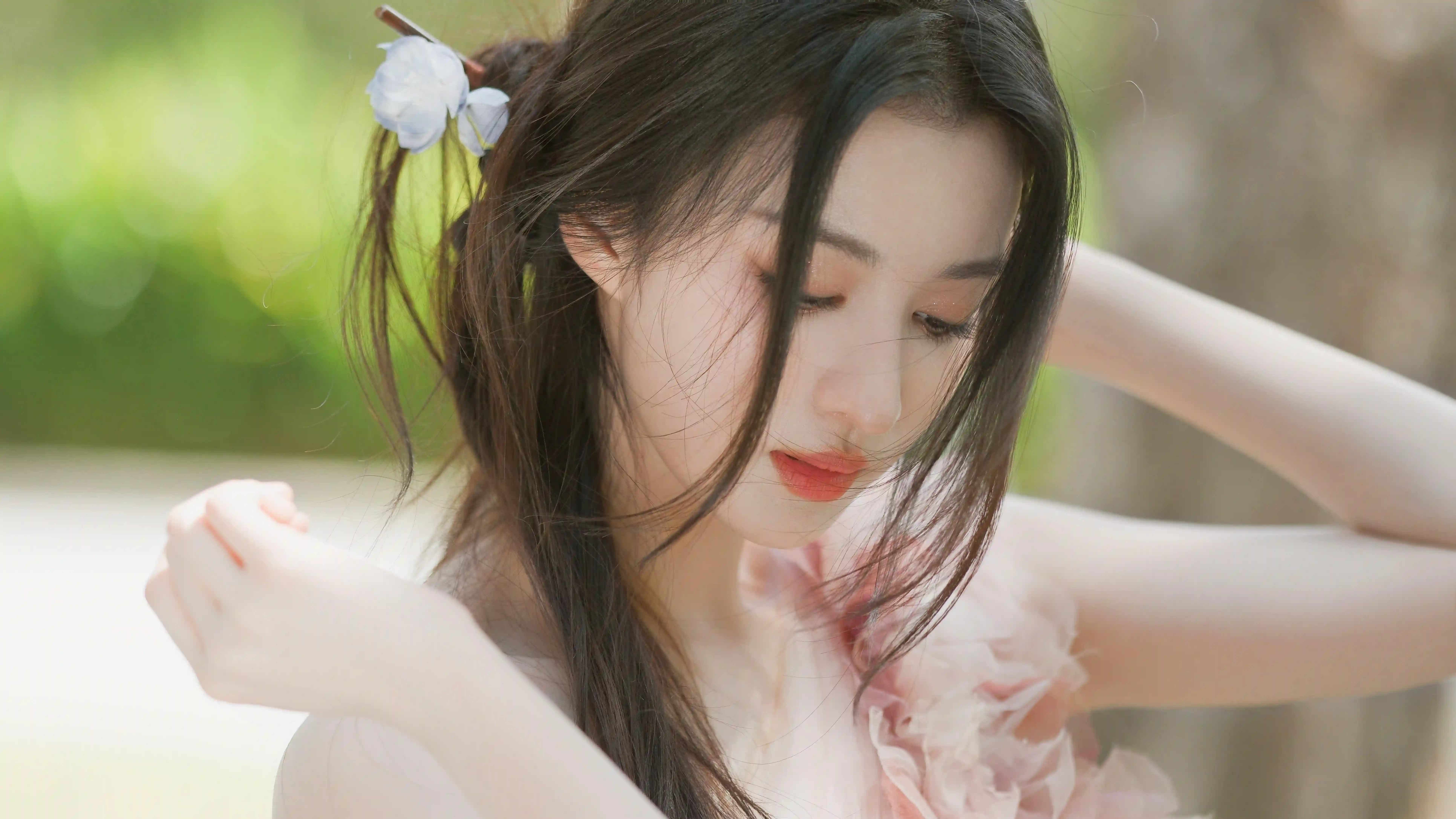 美女 户外 粉色裙子 长发美女