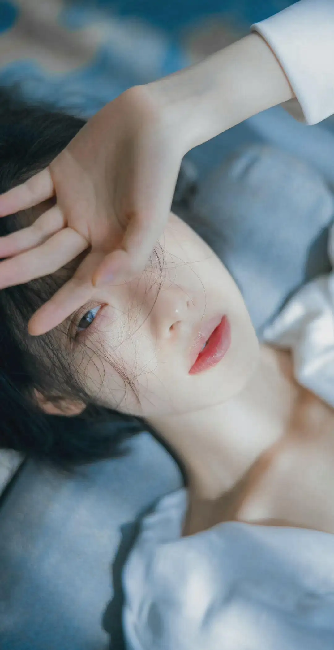 倪妮躺姿迷人写真图片