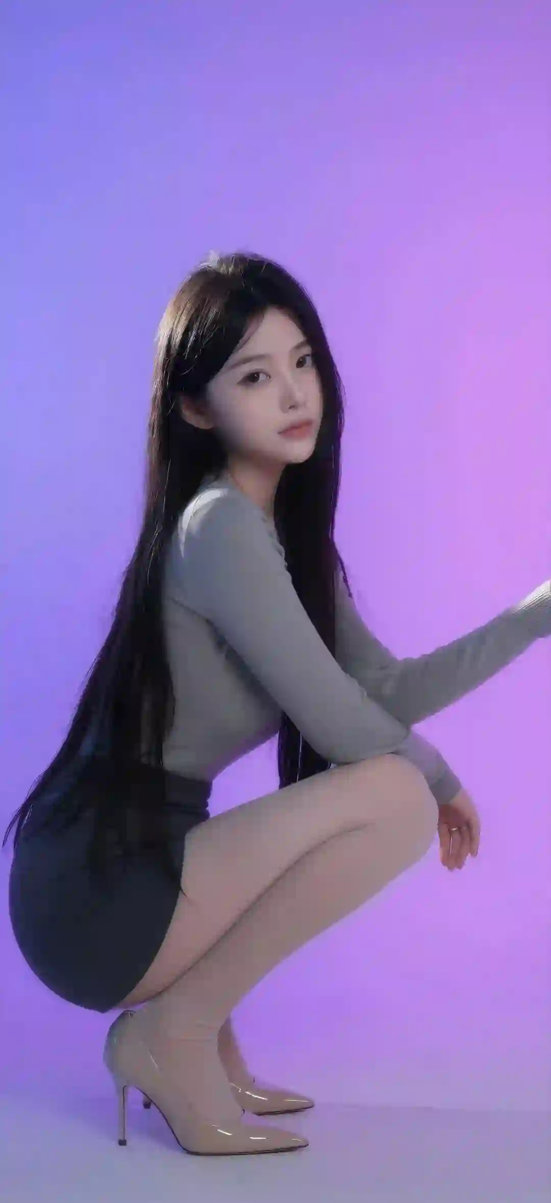 时尚女孩 蹲姿 紫色背景 人像摄影