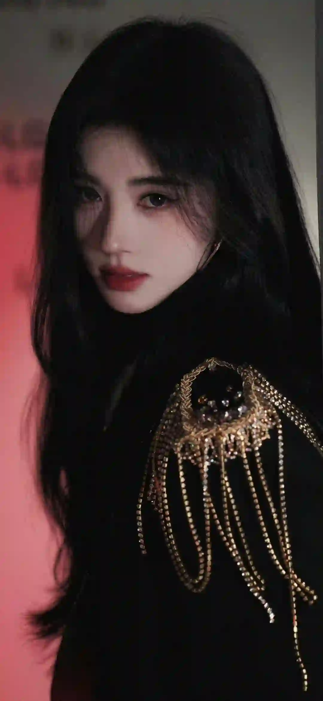 美女明星 鞠婧祎 长发可爱女孩  黑色衣服 迷人