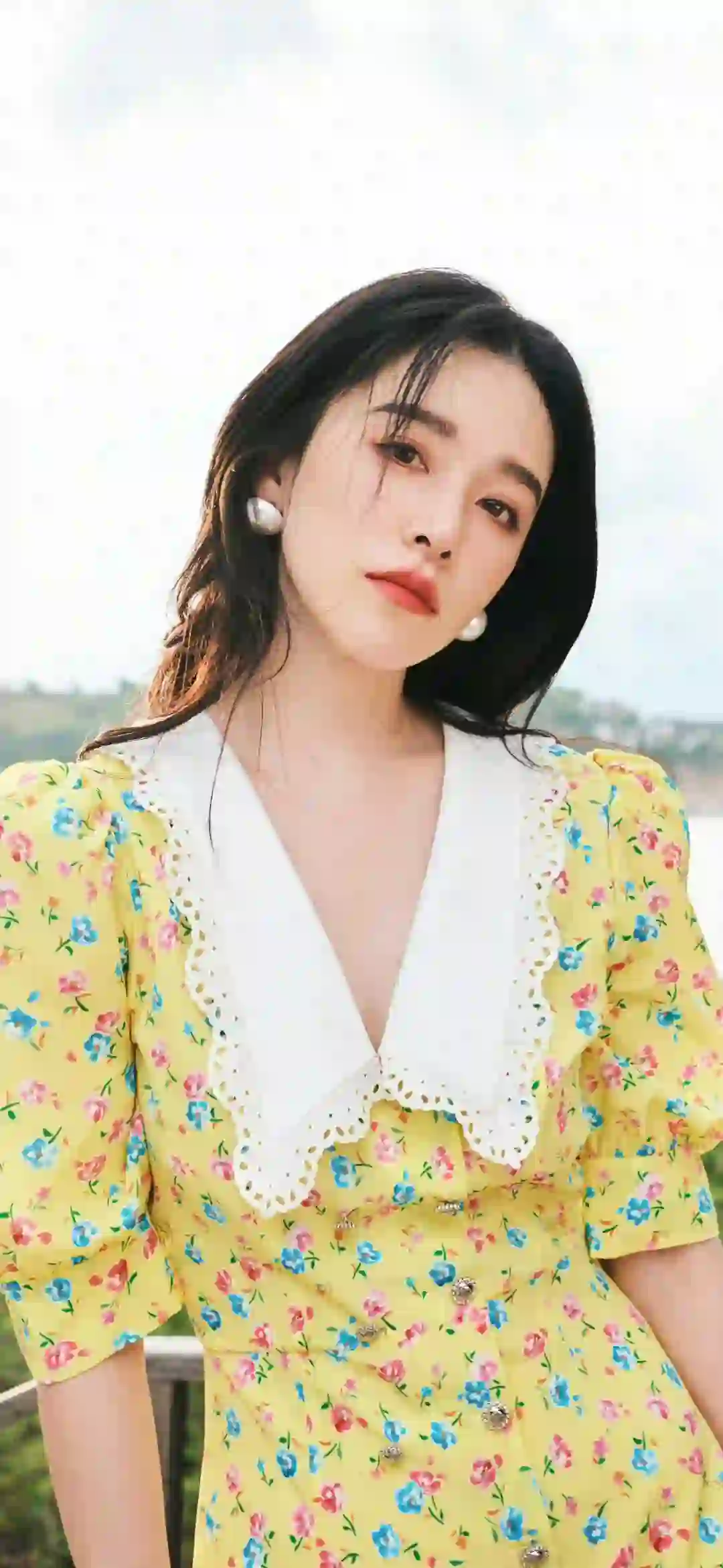 明星美女 阚清子 黄色碎花裙