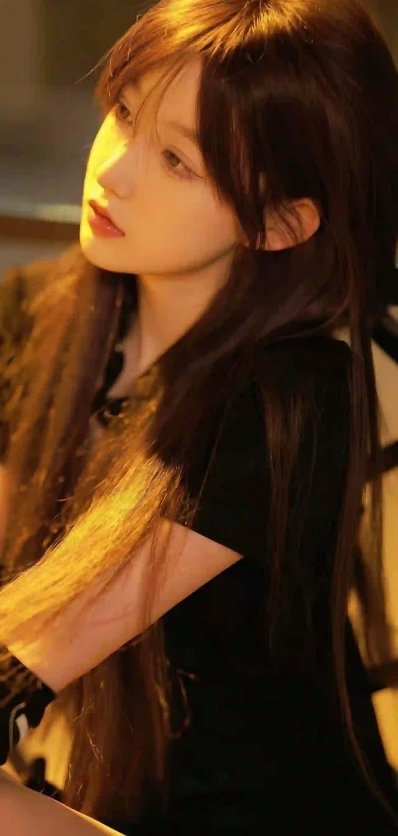 傍晚 灯光 唯美场景 长发女孩 
