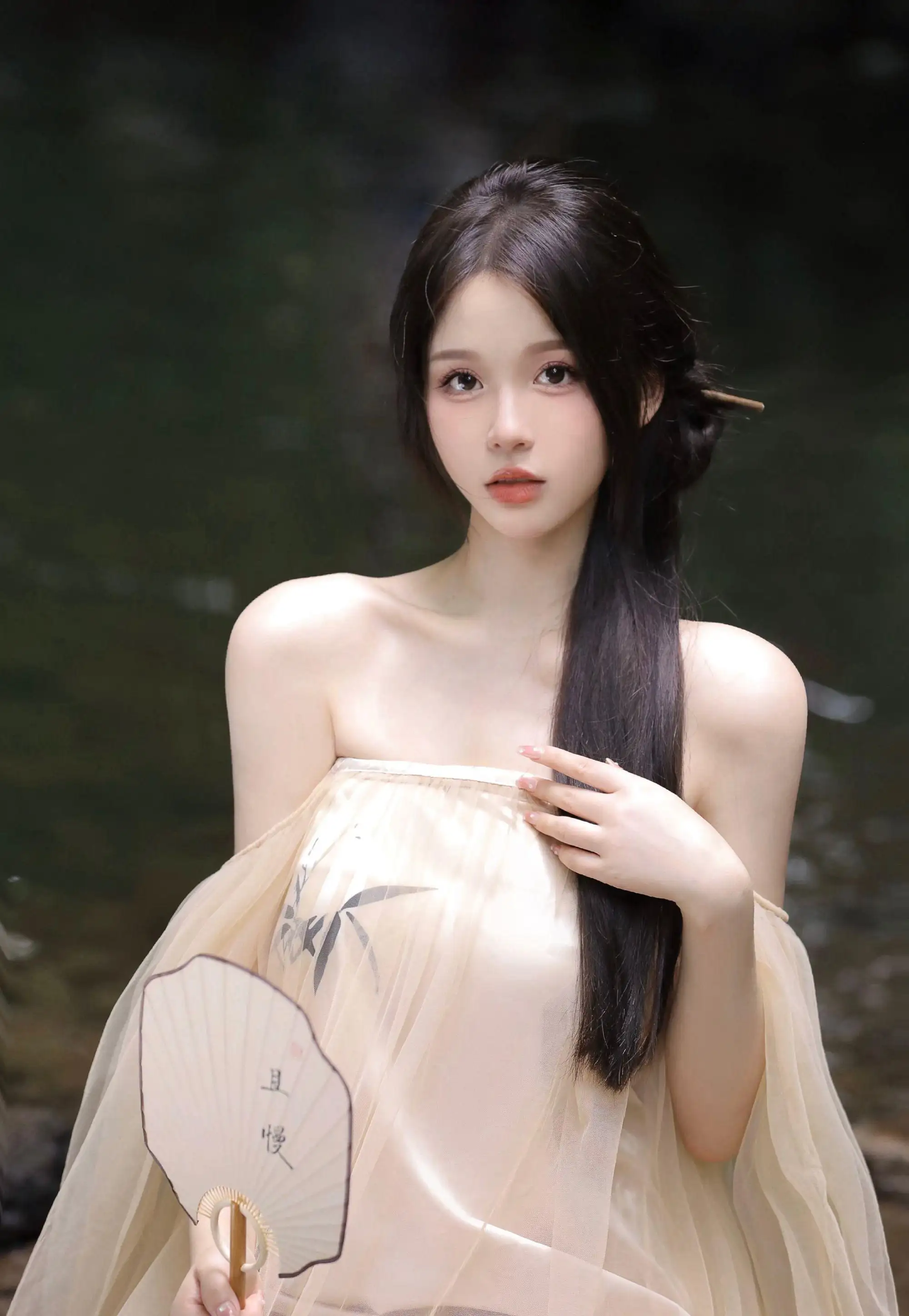长发古风美女 抹胸穿搭 户外写真