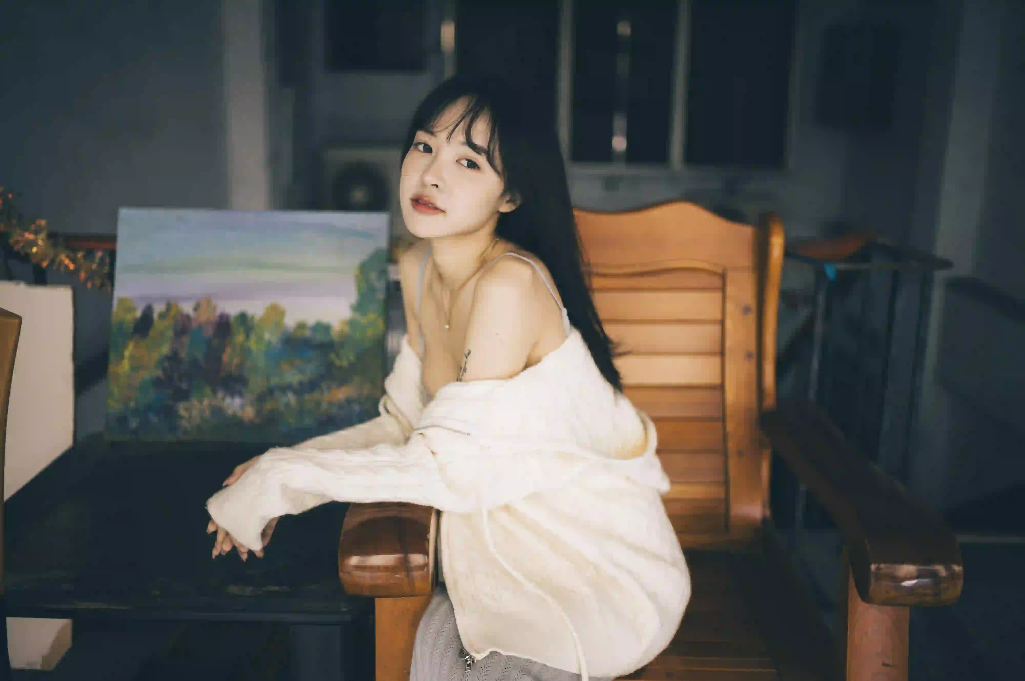 长发清纯美女 居家 吊带 清纯 白色衣服