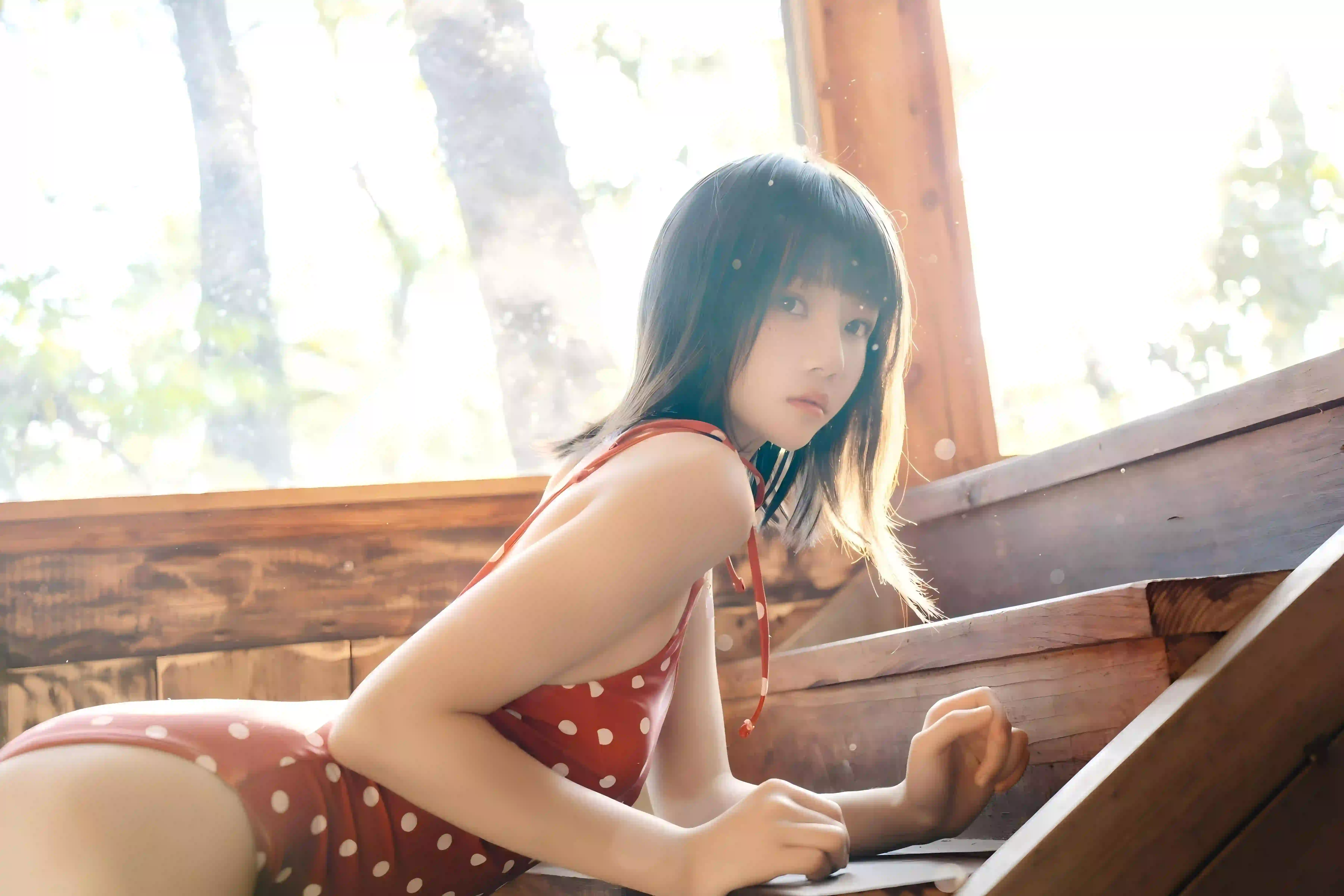 夏日穿搭 红色吊带 美女 长发美女 性感美女