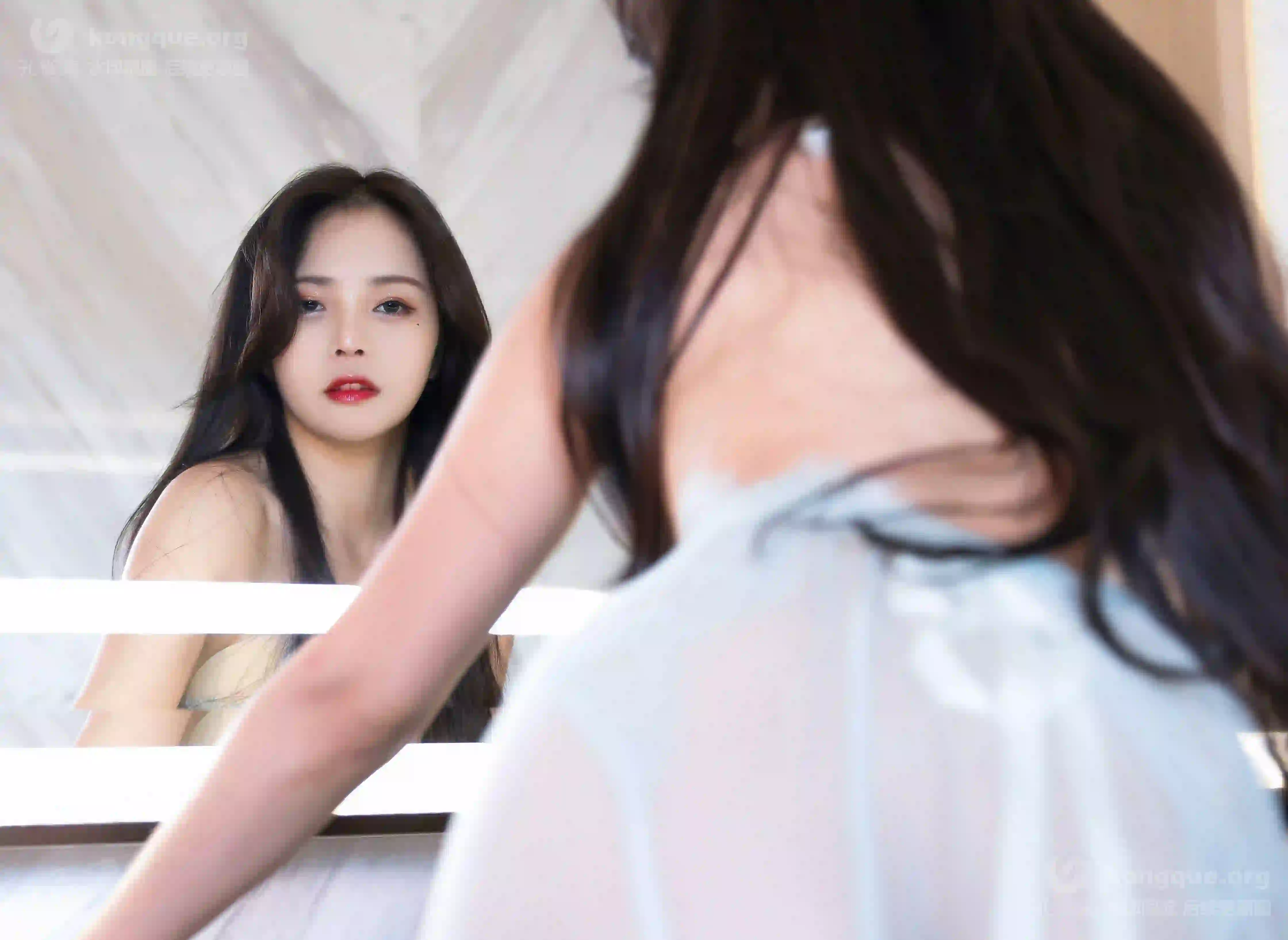 4k 桌面壁纸 性感美女 镜像