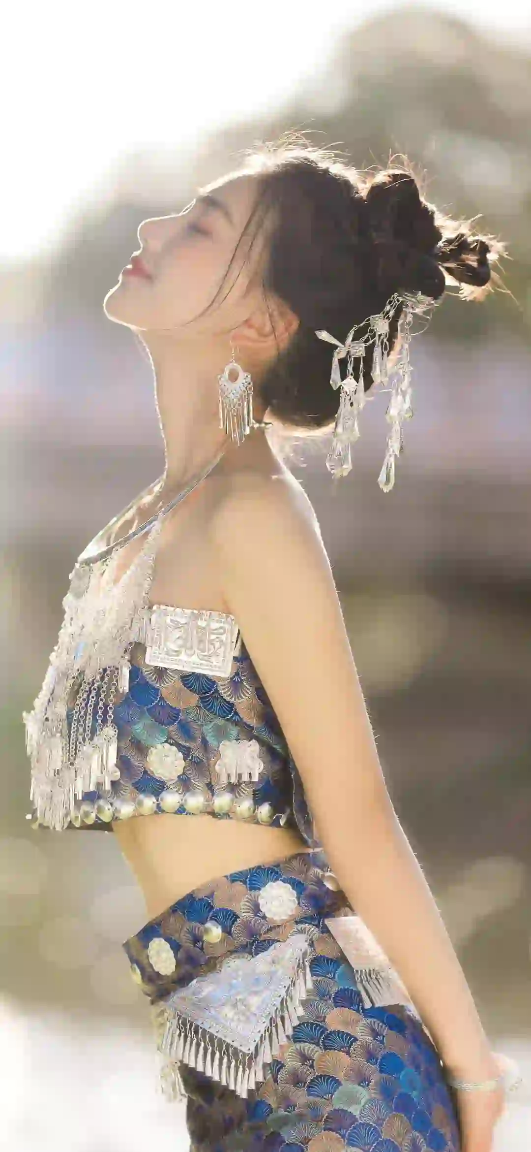 民主特色服饰 长发美女 性感美女