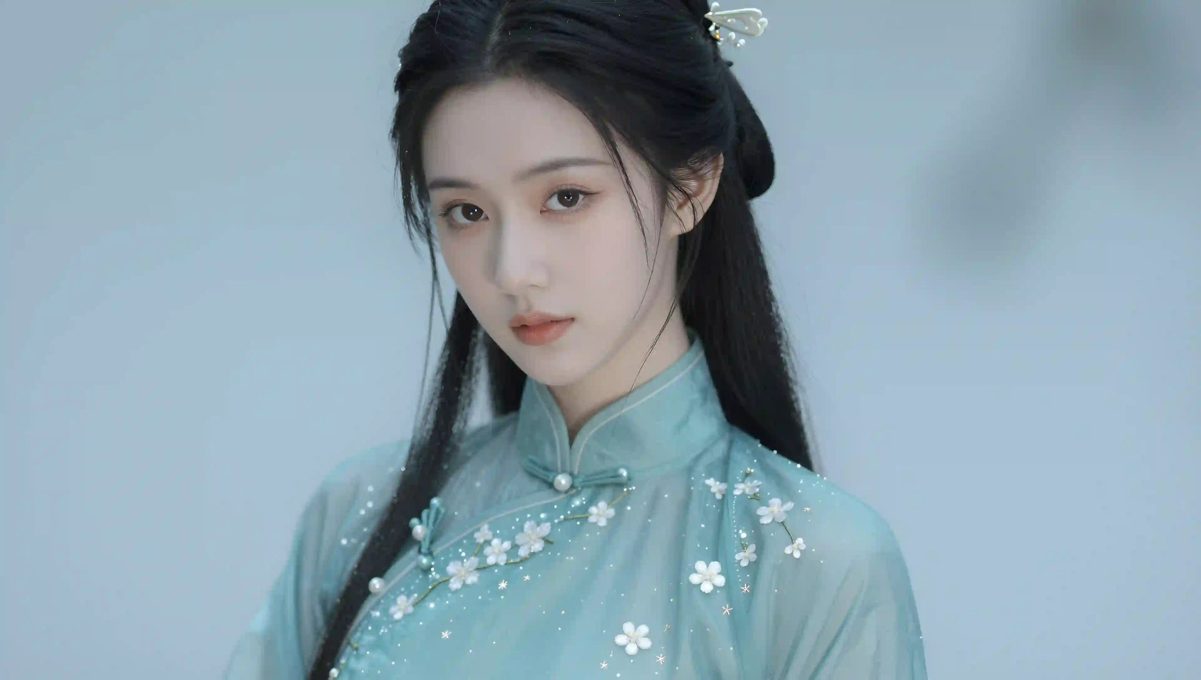 古风美女 青绿汉服 刺绣 肖像 唯美 写真