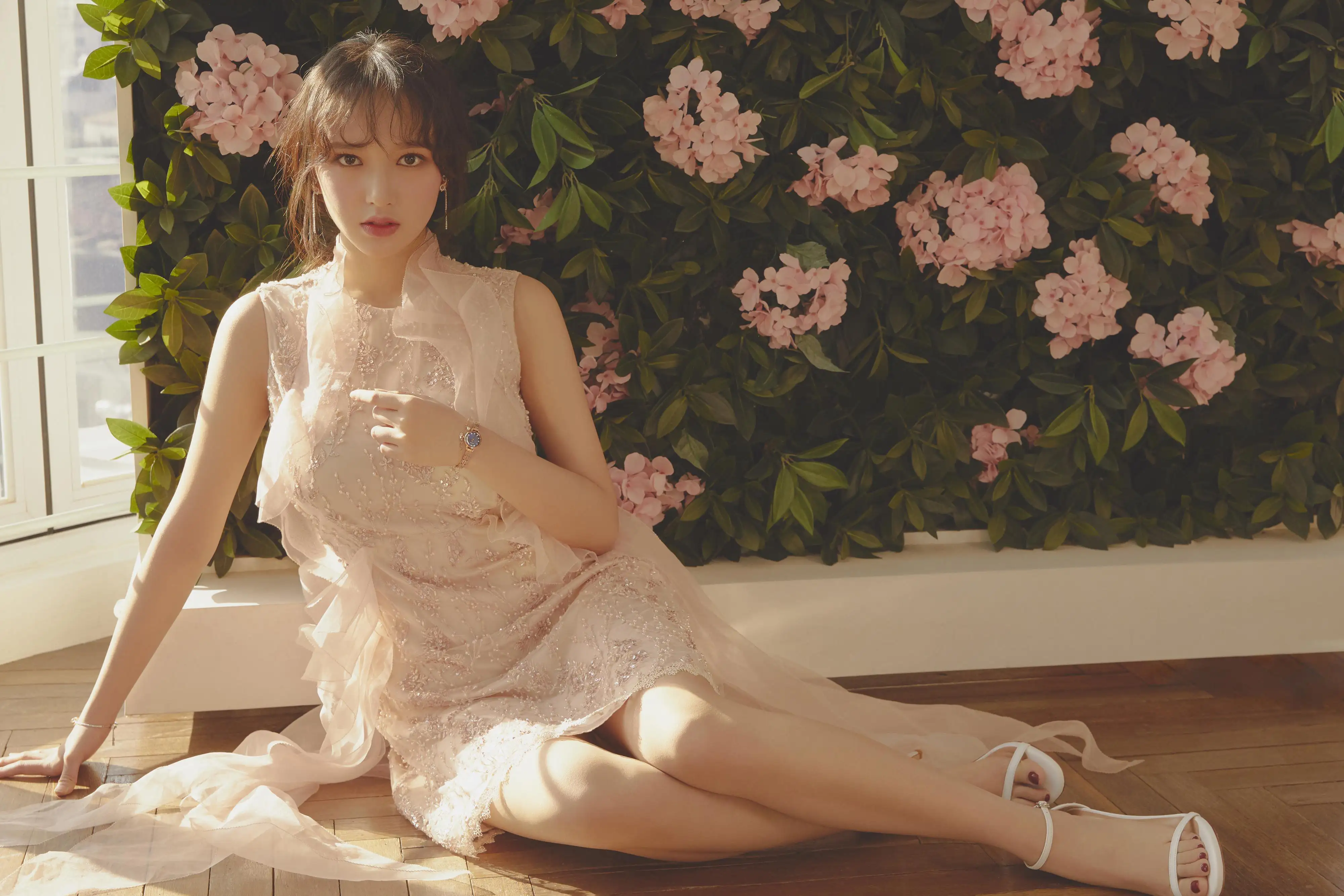 优雅坐姿长腿诱惑美女