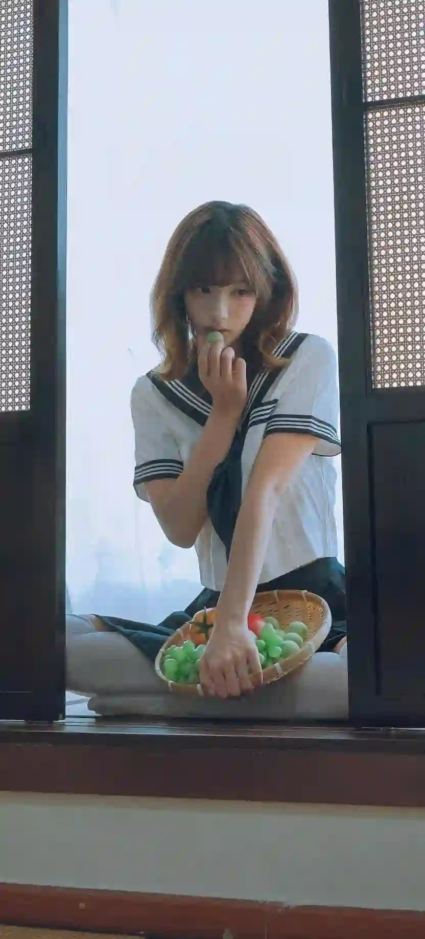 JK制服 少女 窗边 葡萄 清新 校园风 自然光