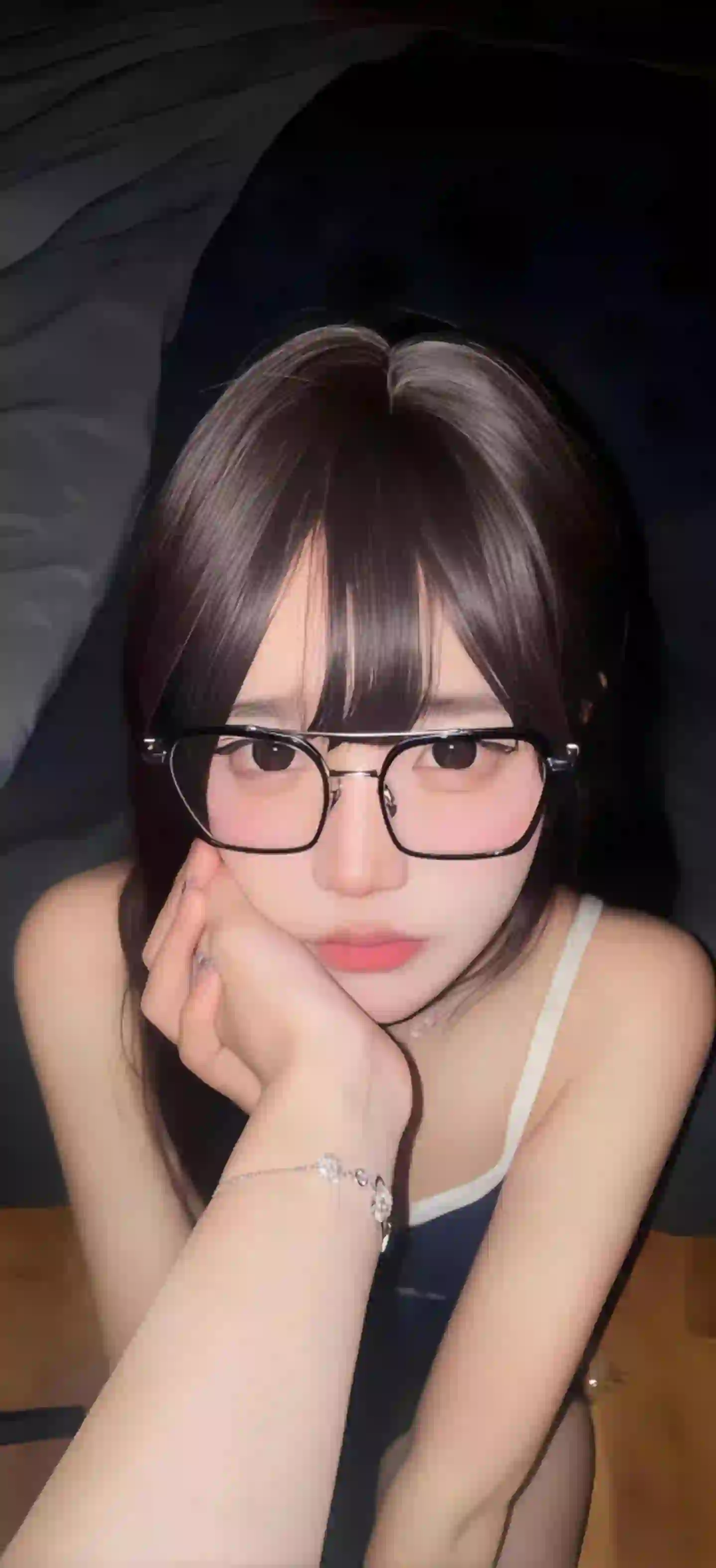 黑框眼镜美女 可爱 性感