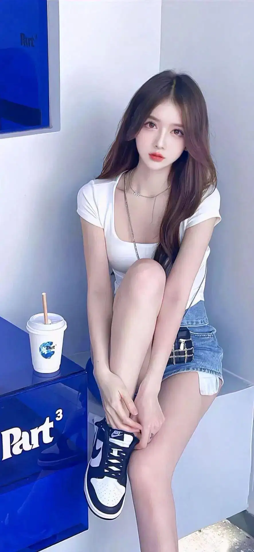 大长腿长发性感美女