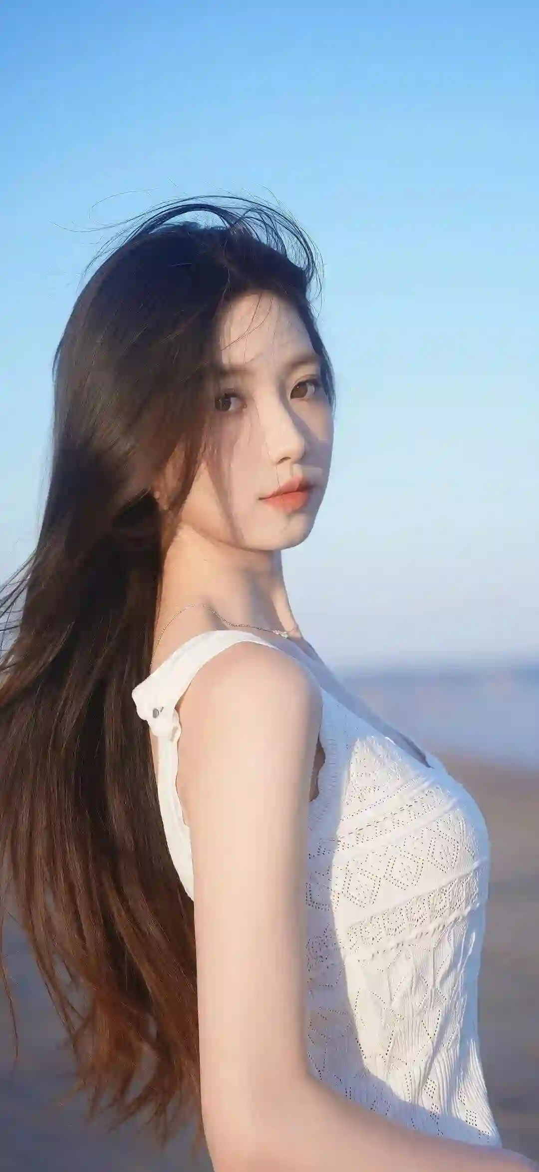 海边 白色针织衫 长发 女生 唯美 人像 壁纸