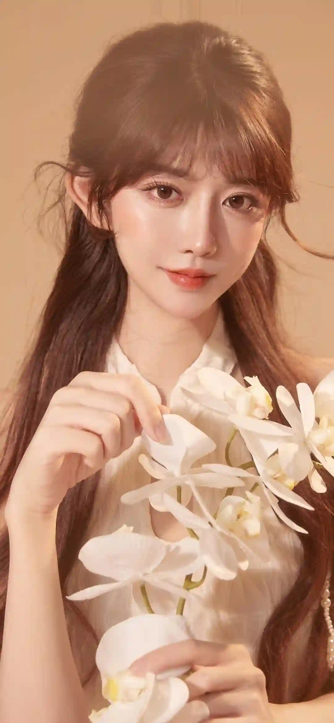 手拿白色鲜花的美女 写真