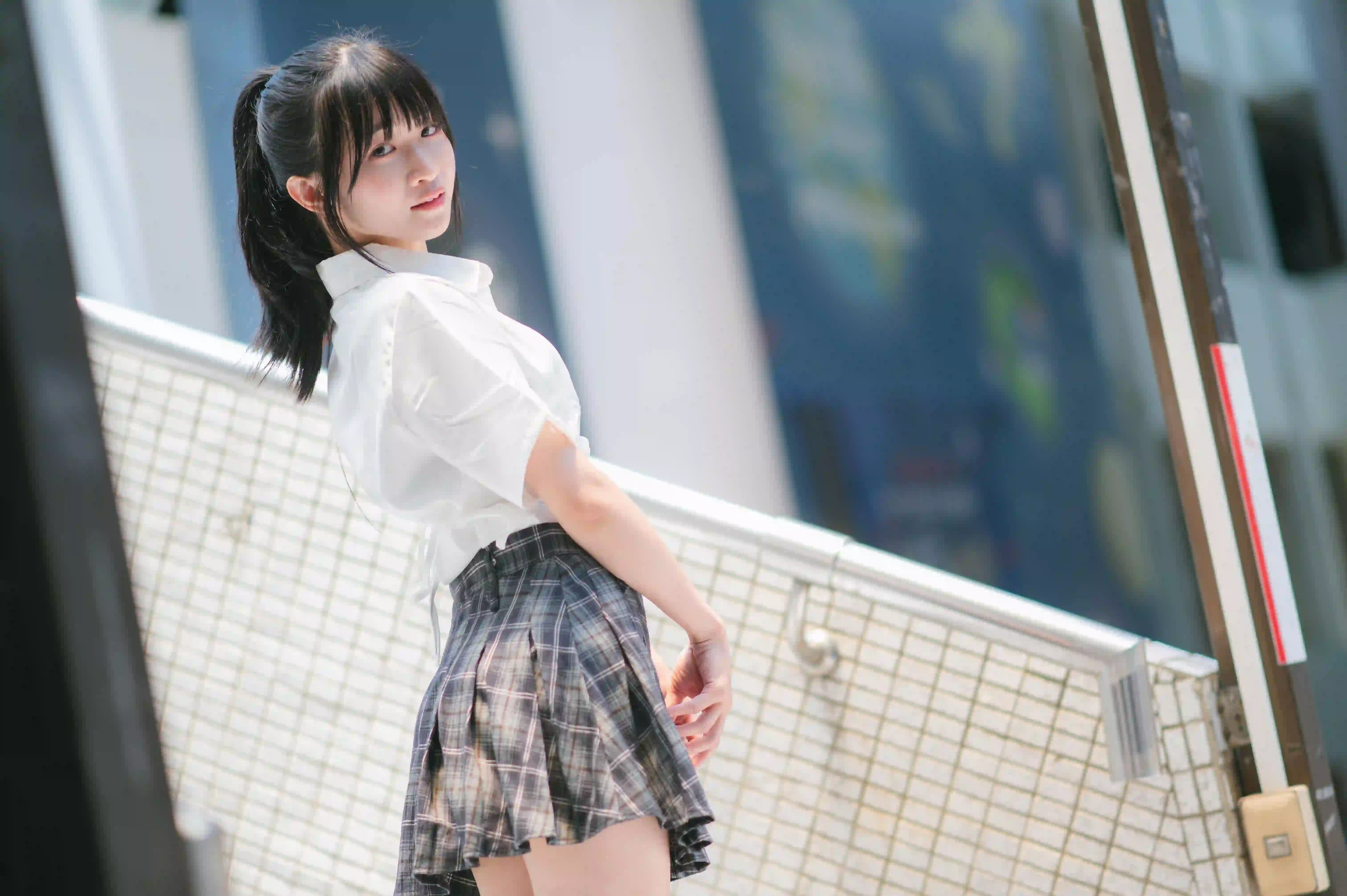 高马尾女孩 jk穿搭 清纯女孩 户外 白色衬衫 马尾