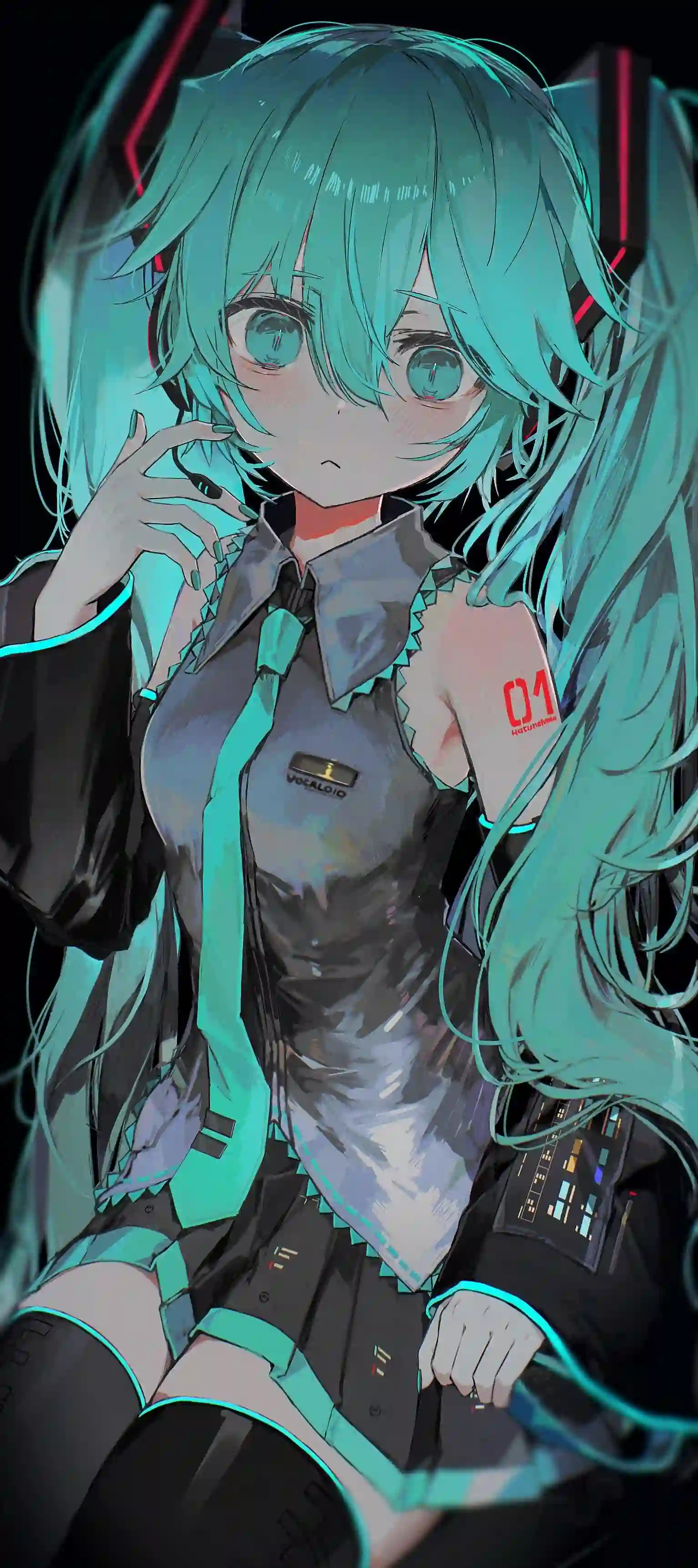 一个青绿色双马尾的动漫少女 穿着未来风格服装 在黑色背景中发光
