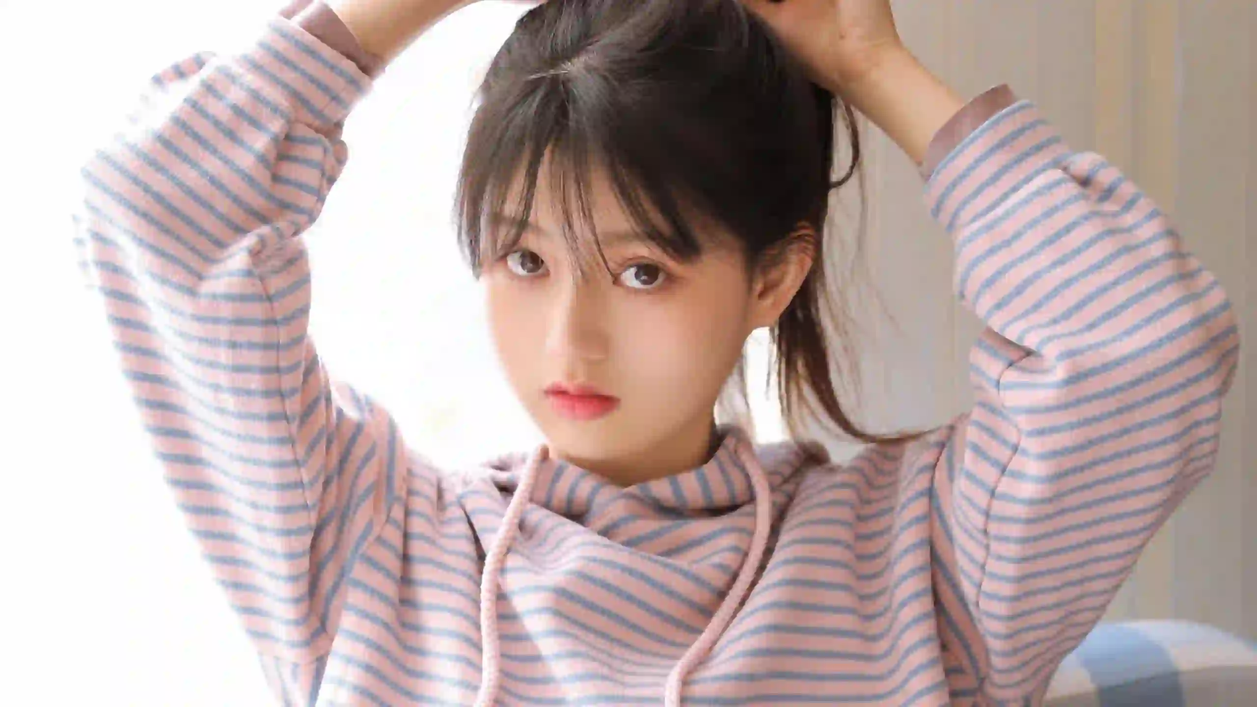 美女 长发美女 清纯美女 甜美 梳妆
