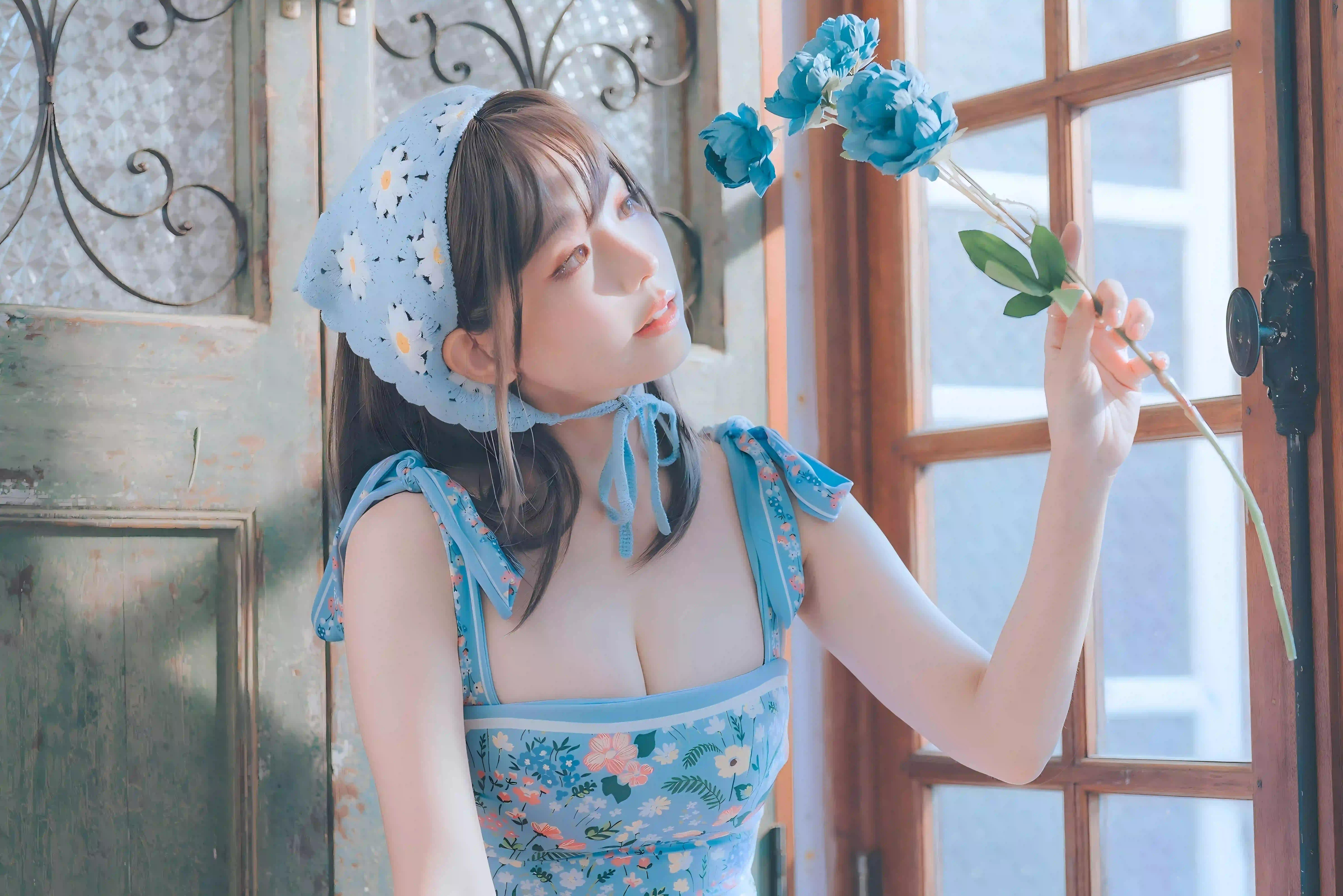 长发美女 洗澡 室内 浴缸 头巾