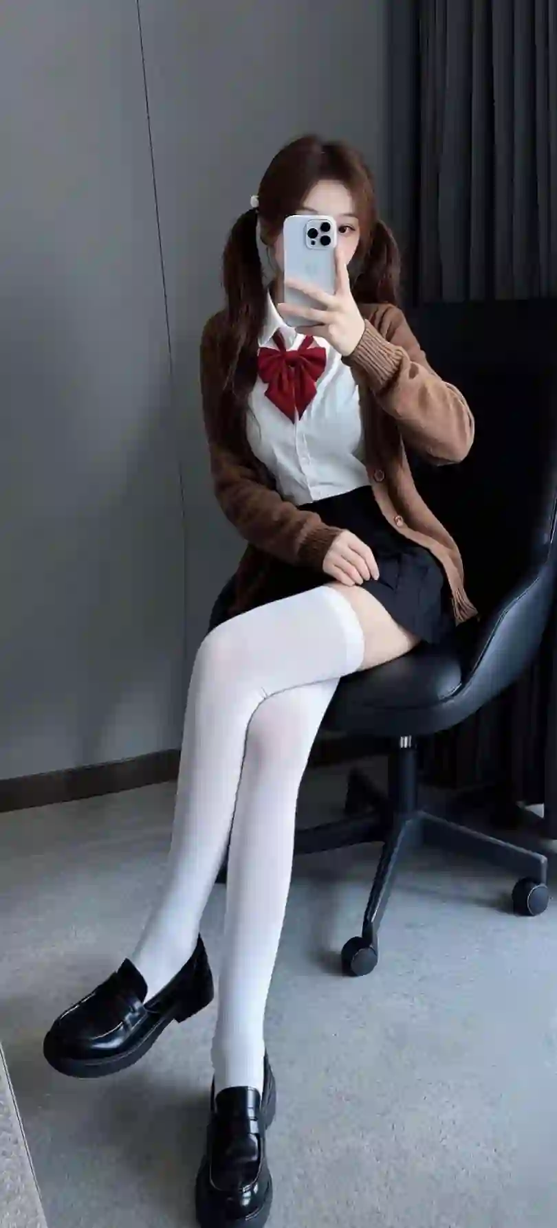 JK制服 少女 自拍 白色长袜 双马尾 学院风
