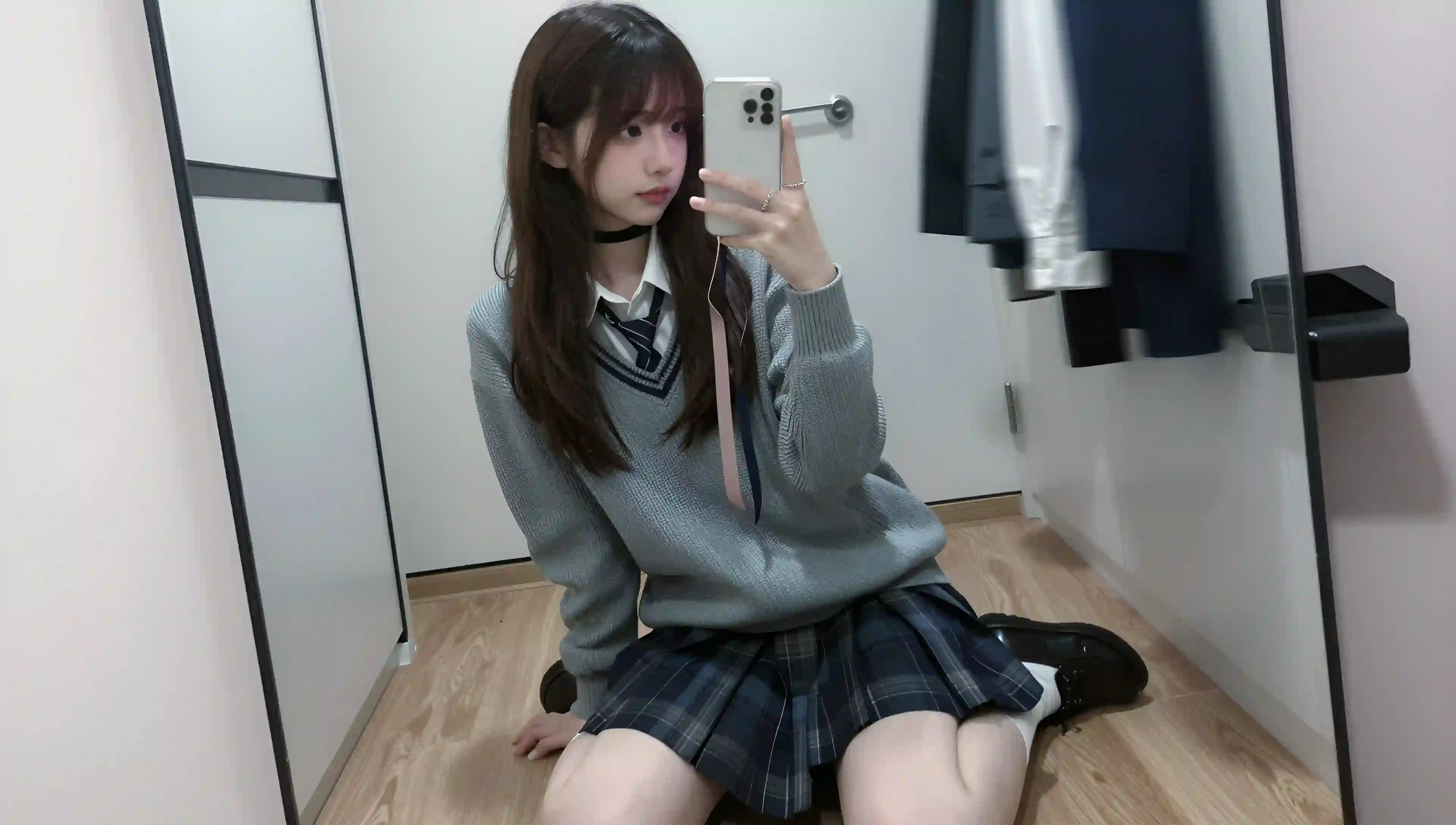 JK制服 自拍 室内 少女 格子裙 毛衣