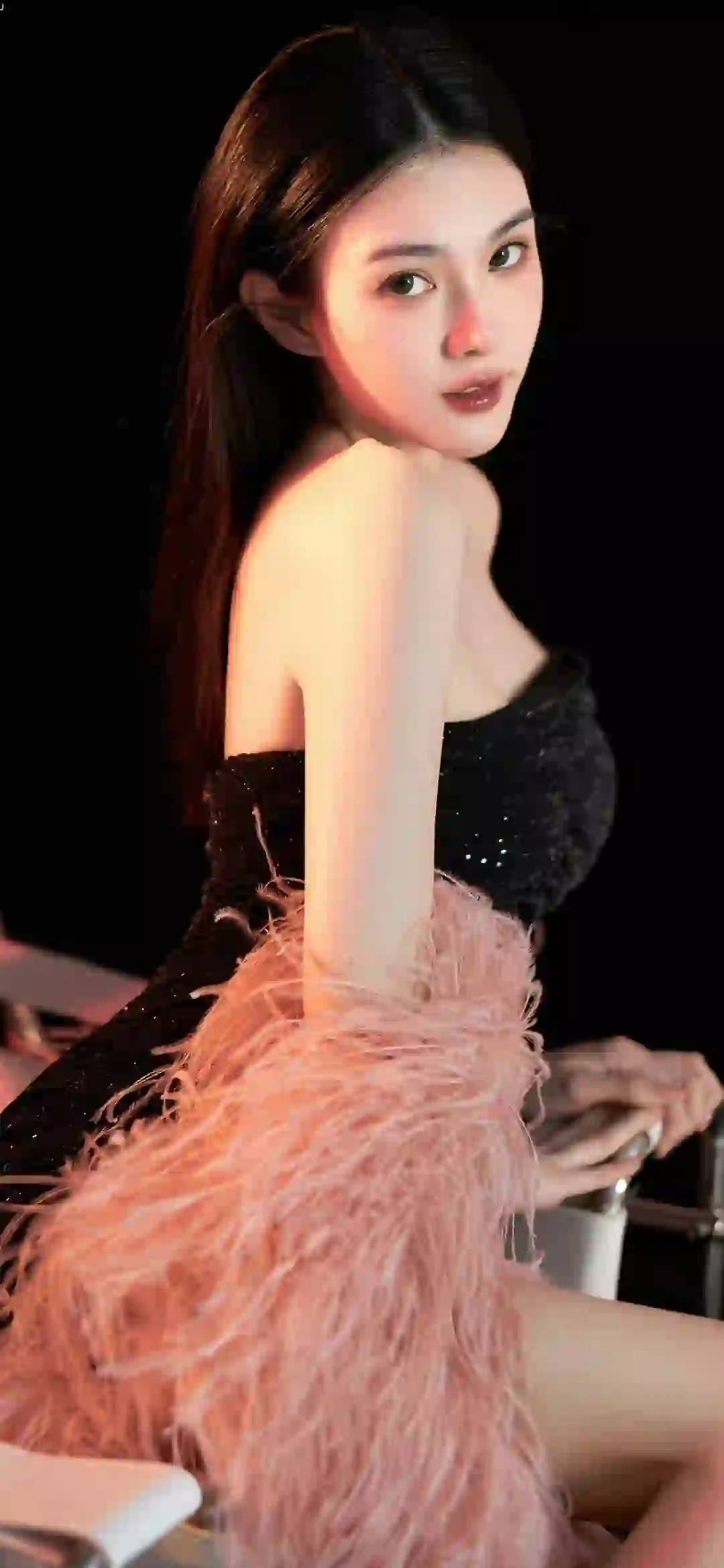 长发性感美女 黑色抹胸长裙