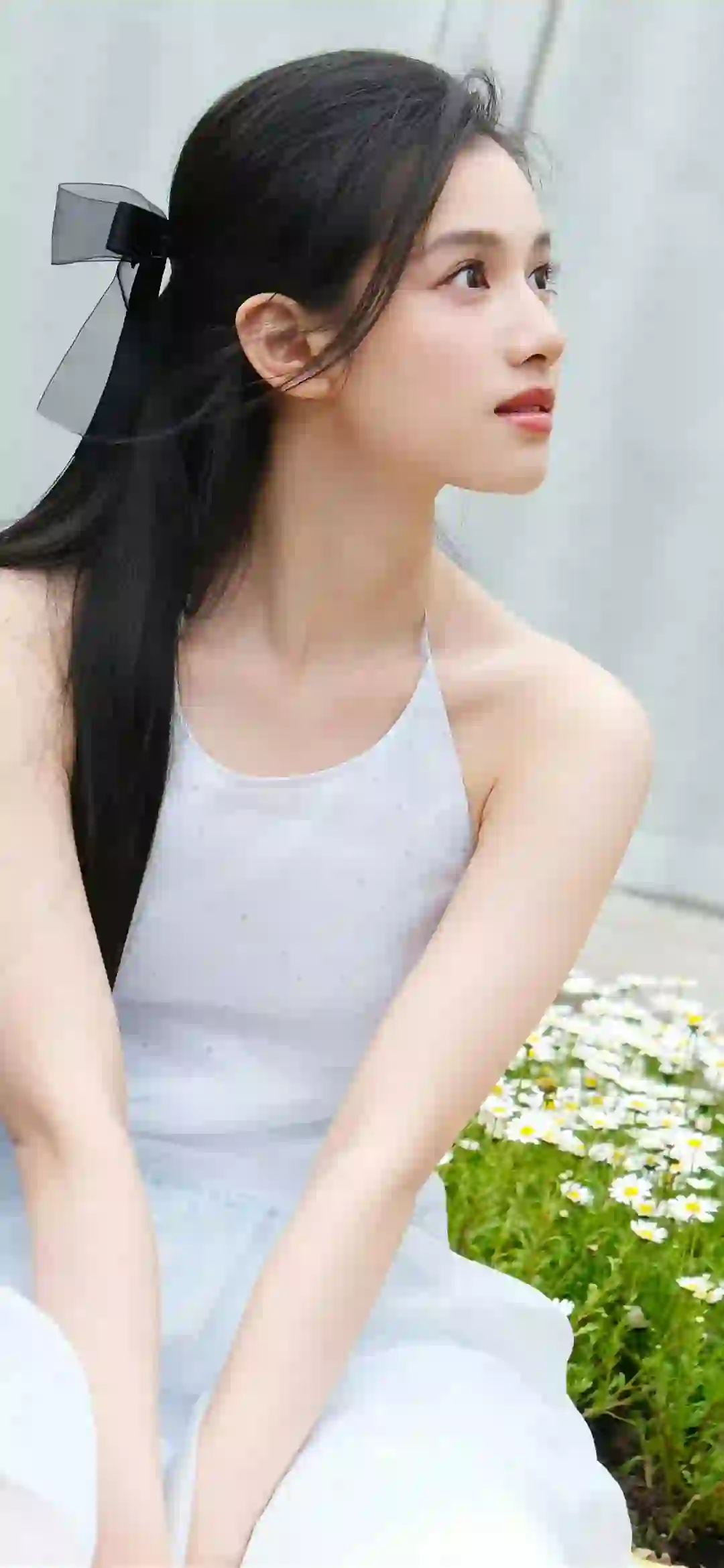 张婧仪 长发美女 白色吊带长裙 花