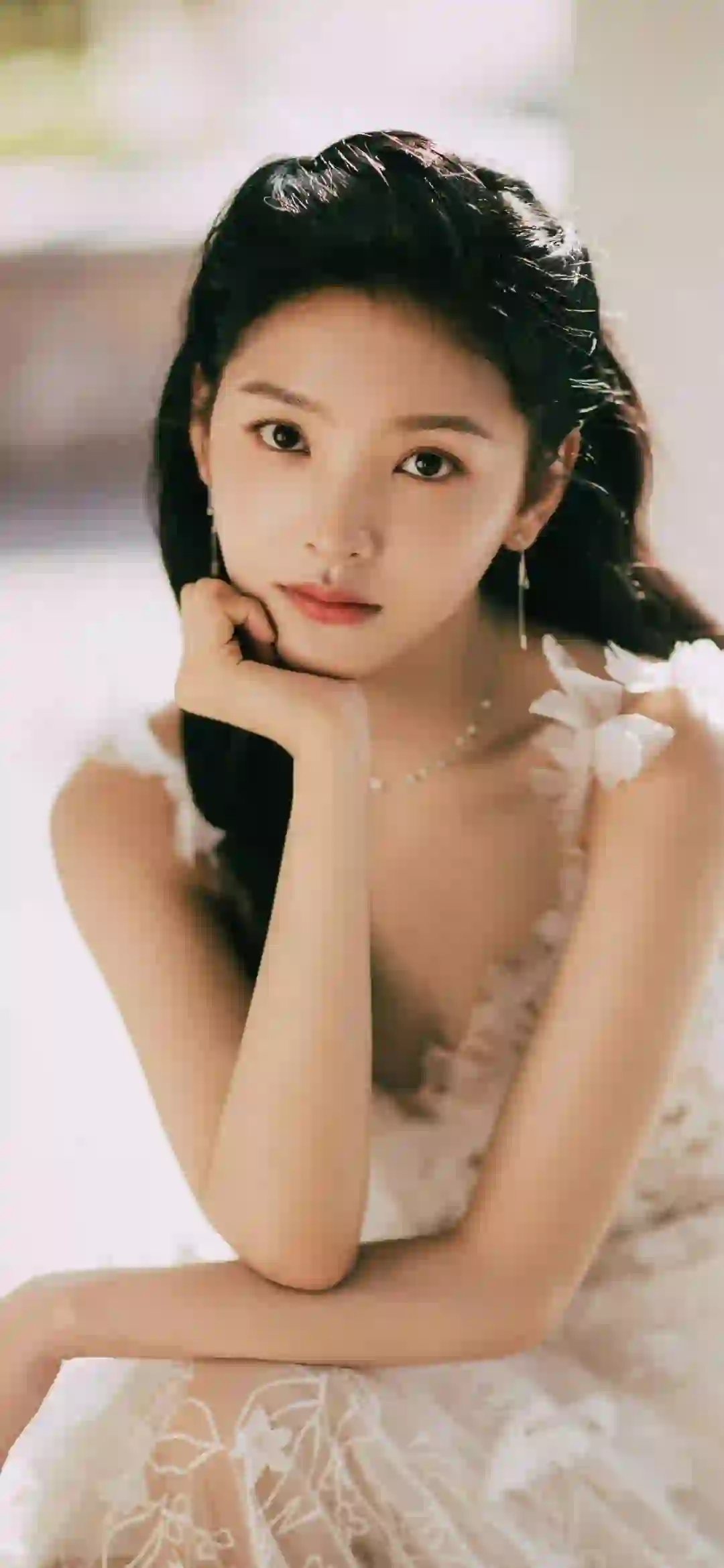 白色长裙美女 可爱美女 居家写真 章若楠