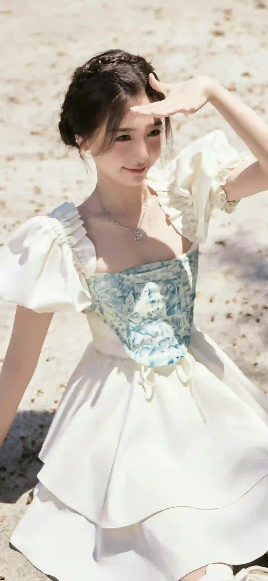 可爱白裙美女 户外 阳光 可爱
