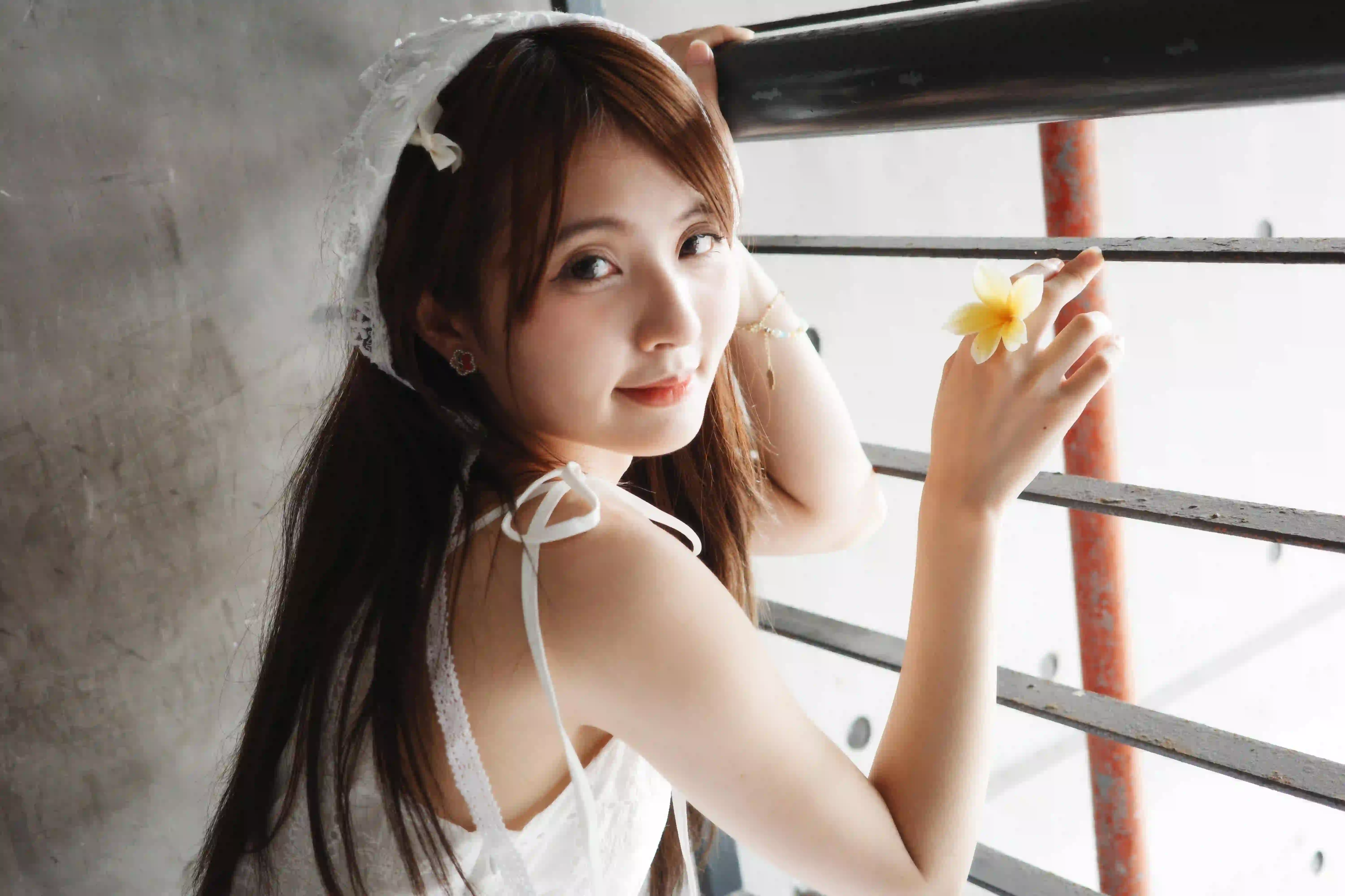 长发清纯美女 可爱甜美系 吊带美女 回头