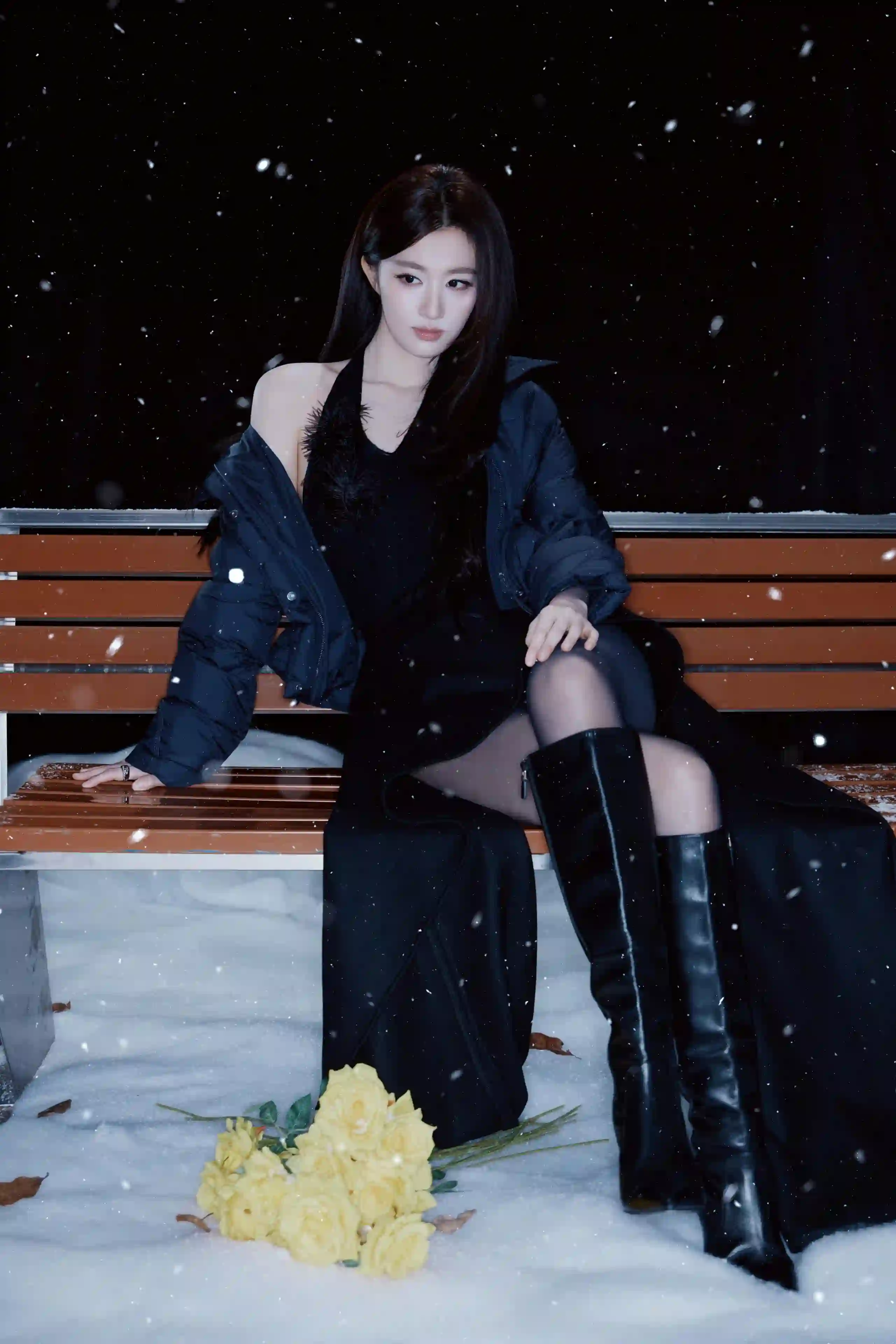 雪夜 冷艳美女 黑裙 冬季人像 电影感 黄玫瑰 王楚然