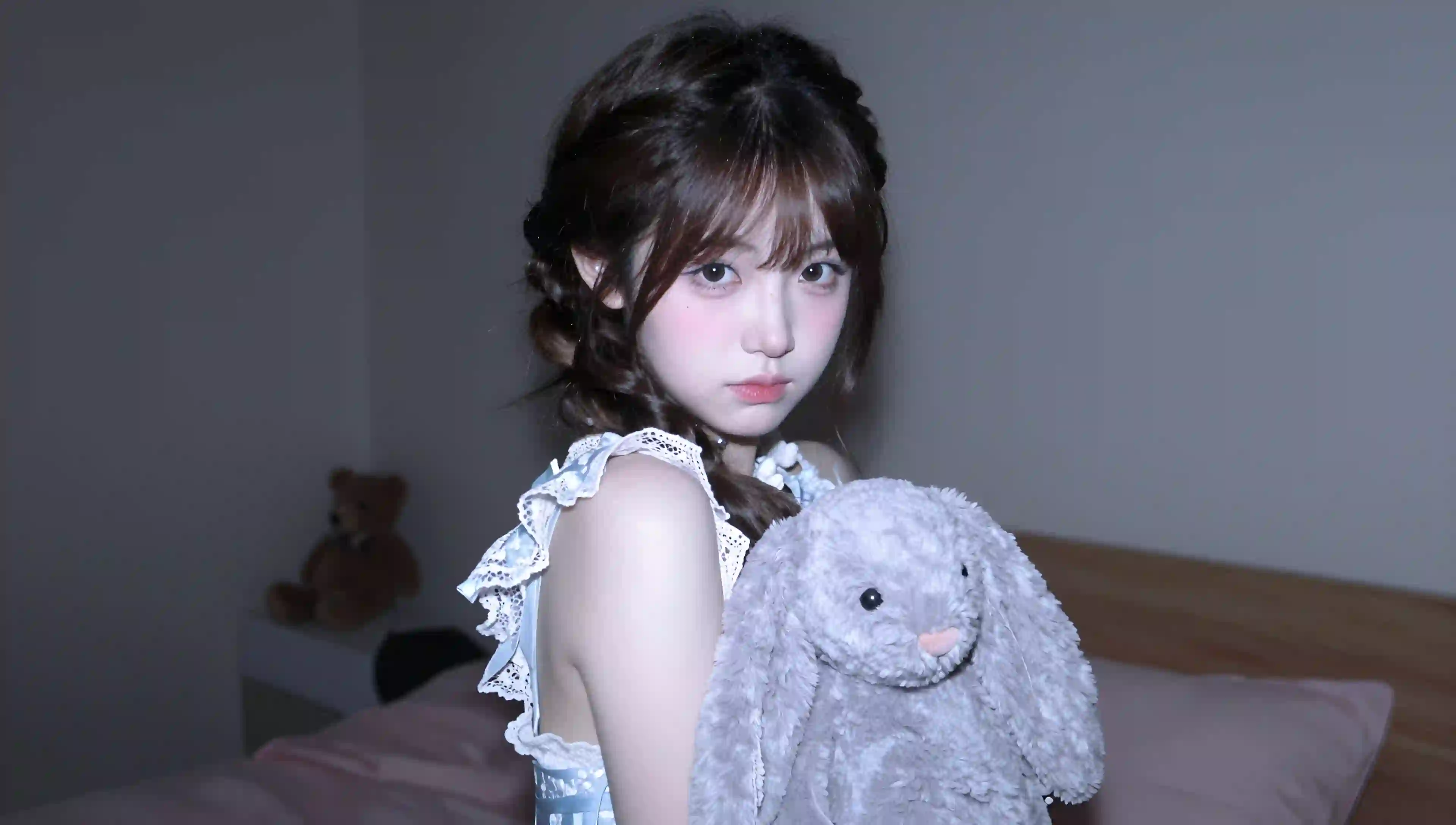 女孩 精灵耳 毛绒兔子 唯美 室内 人像