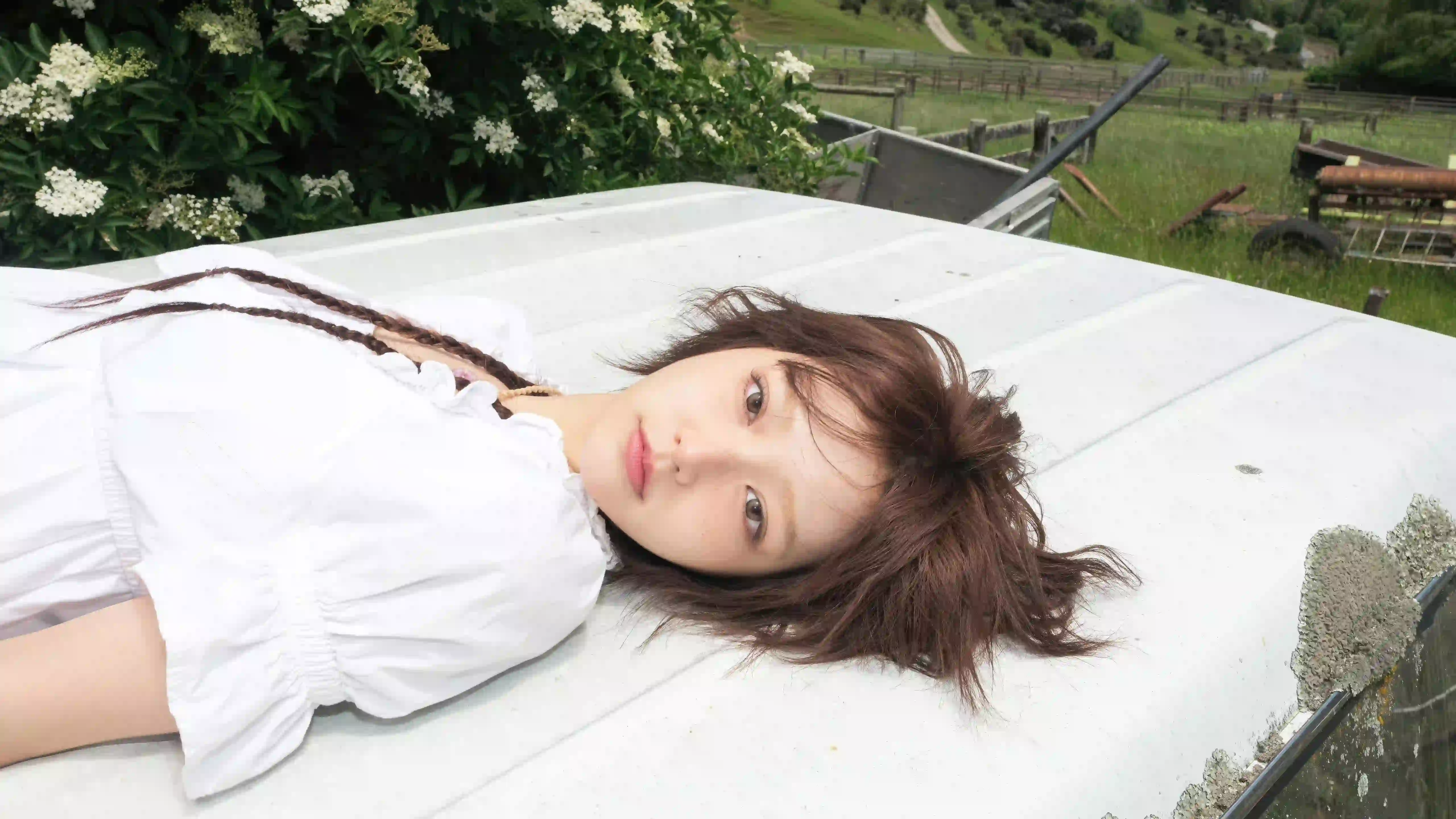 韩国美女 女团 美女 白色衣服 户外