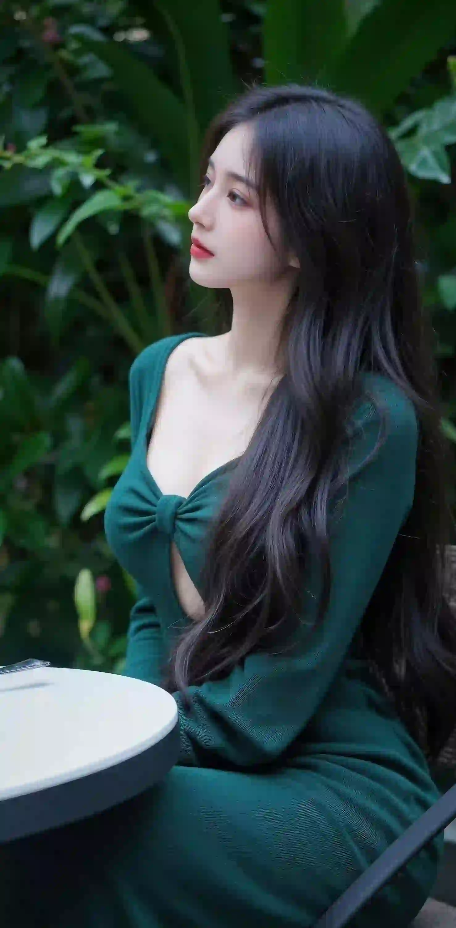 绿色长裙 优雅 唯美 亲近自然 长发美女
