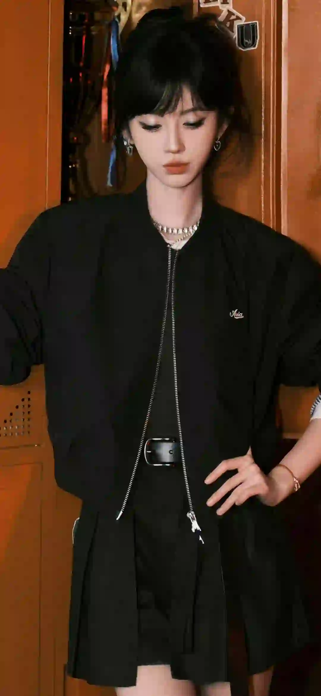 长发美女 黑色短裙 居家 写真
