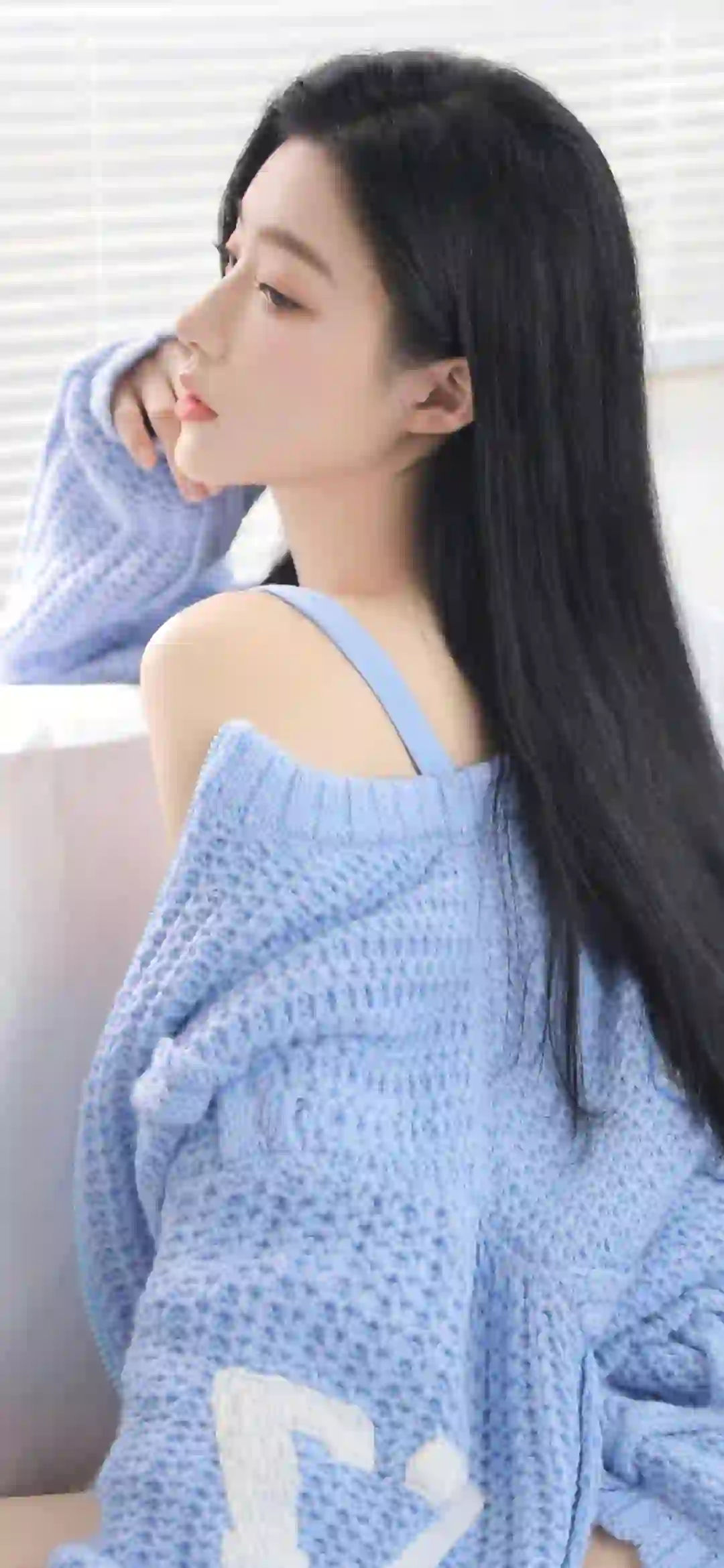 长发美女 毛线衣 居家写真 