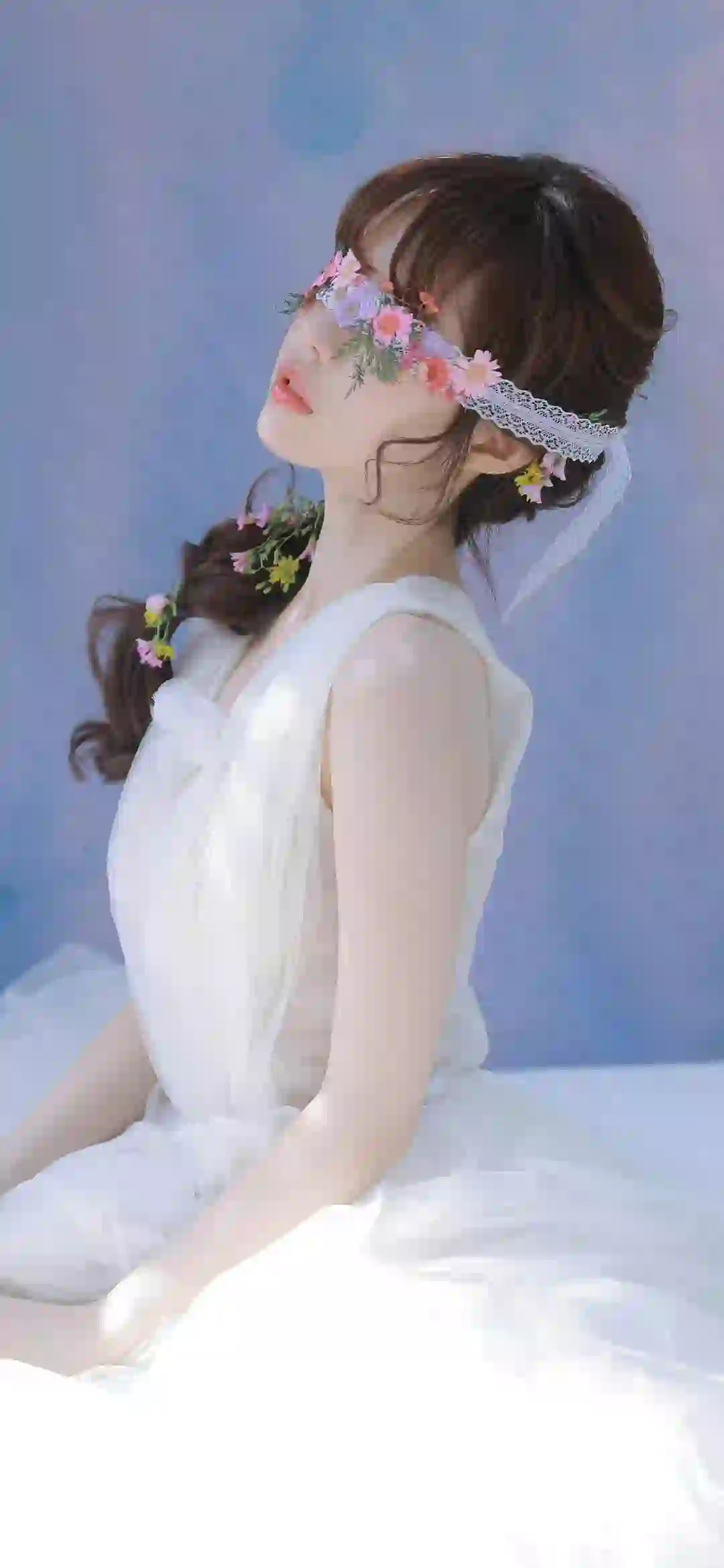 白色纱裙美女 蒙眼 