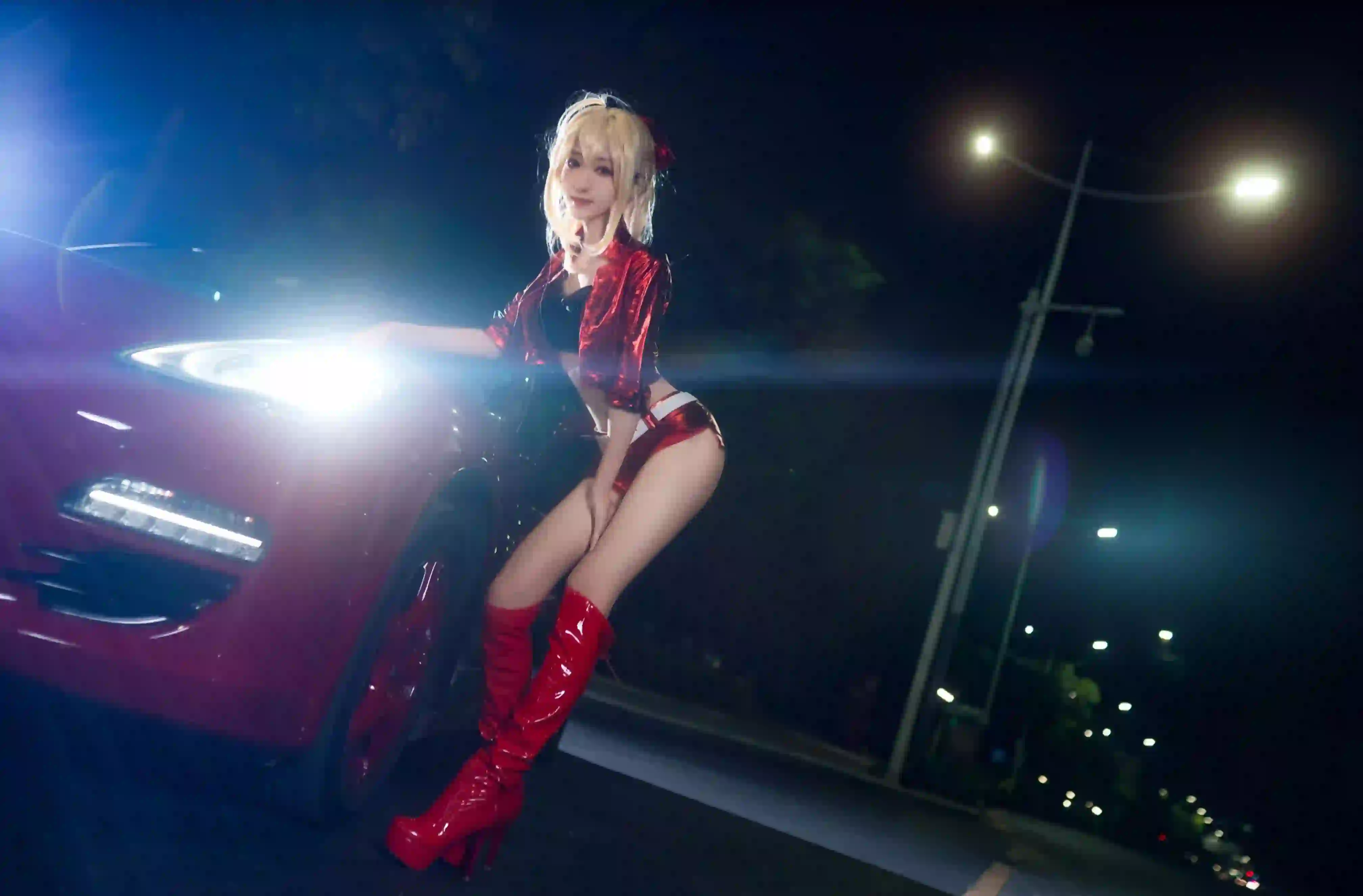 长腿美女 红色长靴 红色车 美腿
