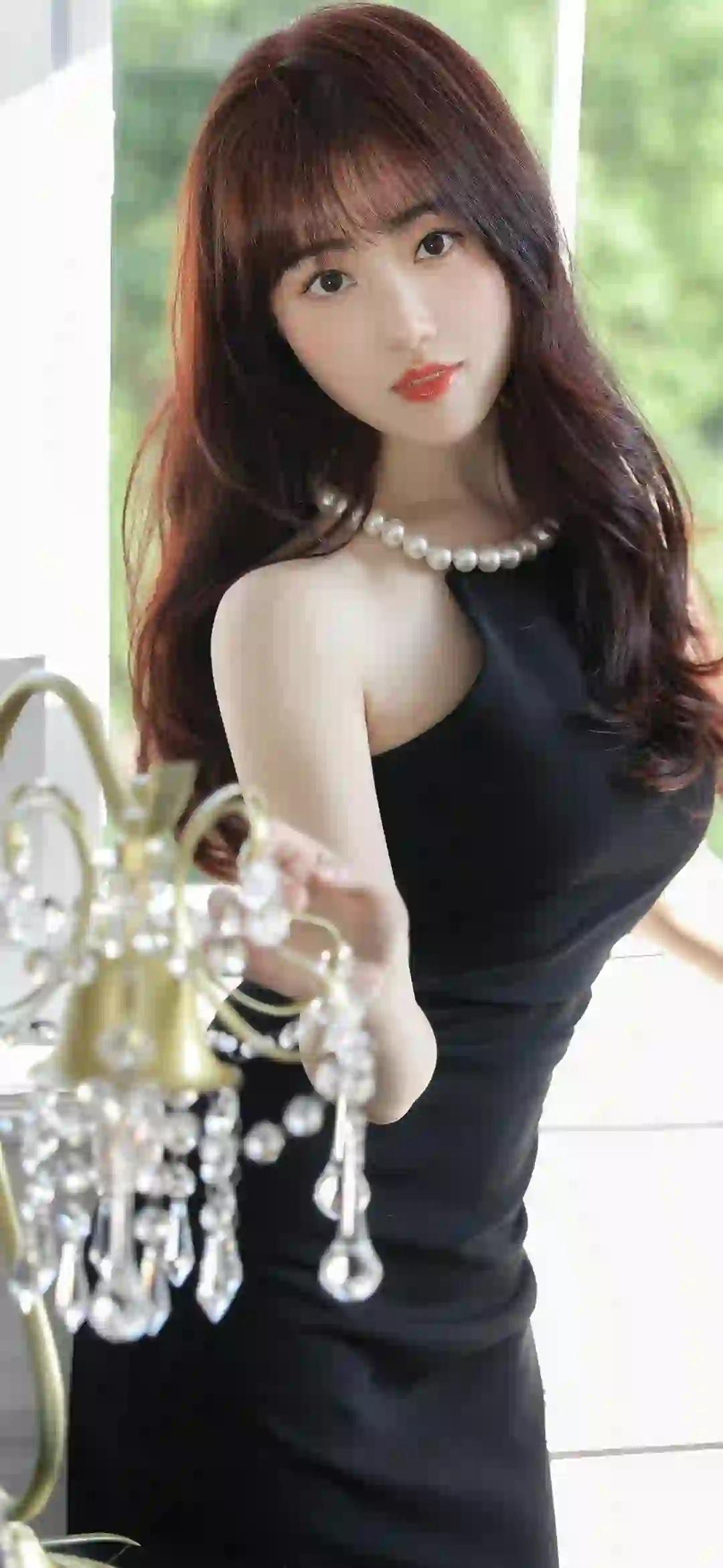 珍珠项链 长发美女 黑色长裙美女