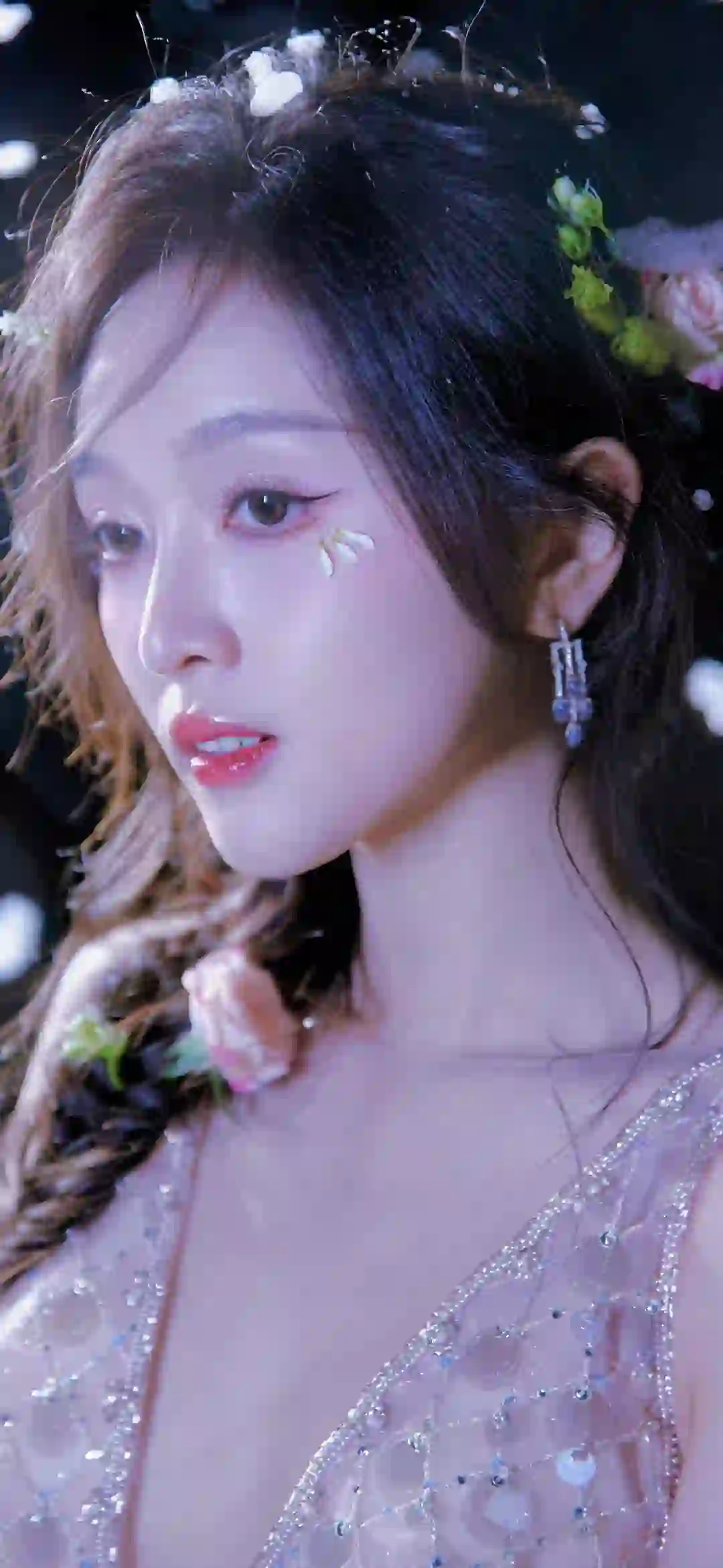 明星壁纸 吴宣仪 长发美女 深V 清纯女孩