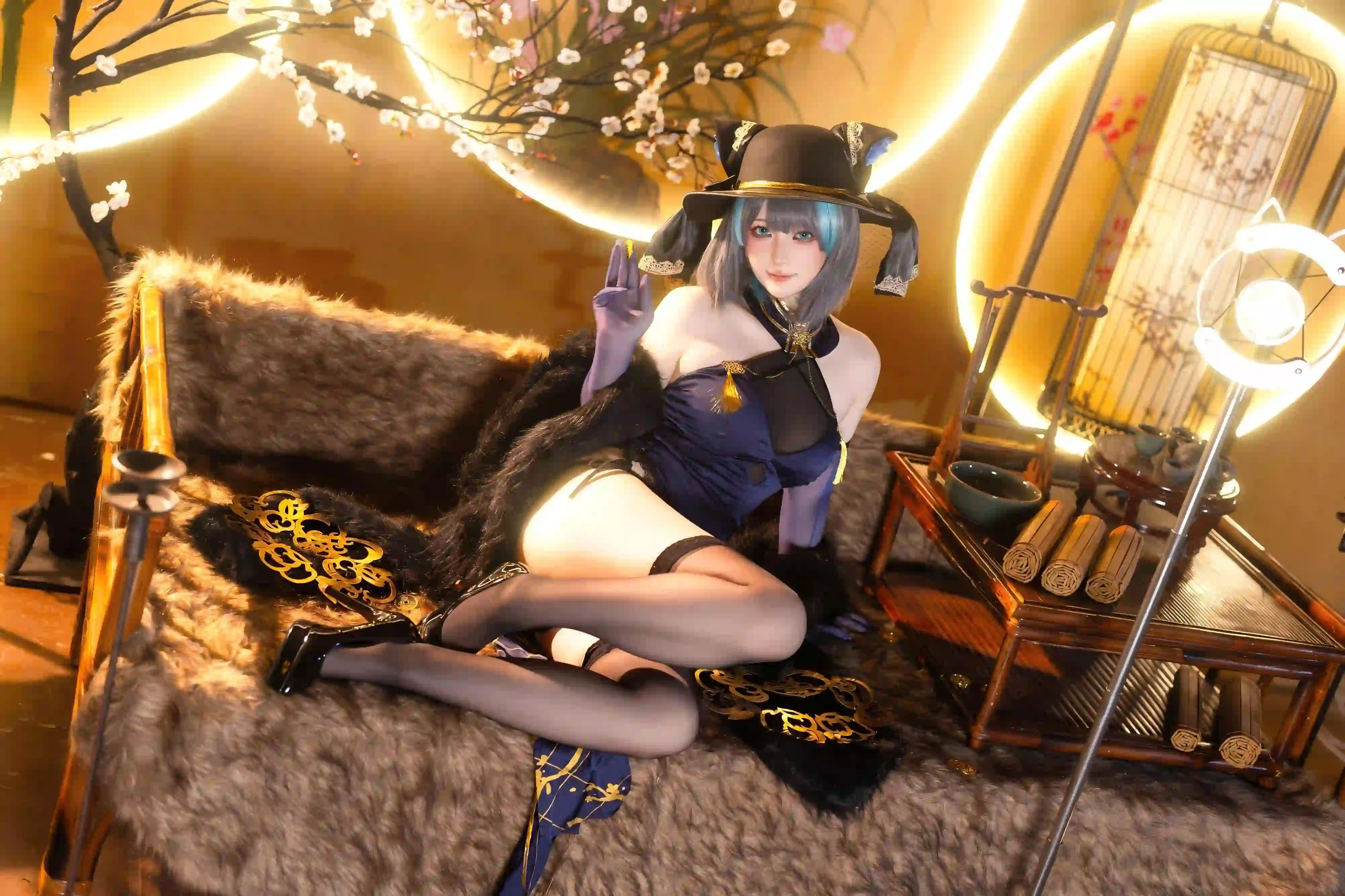长发美女 丝袜美腿 cos 双腿交叉