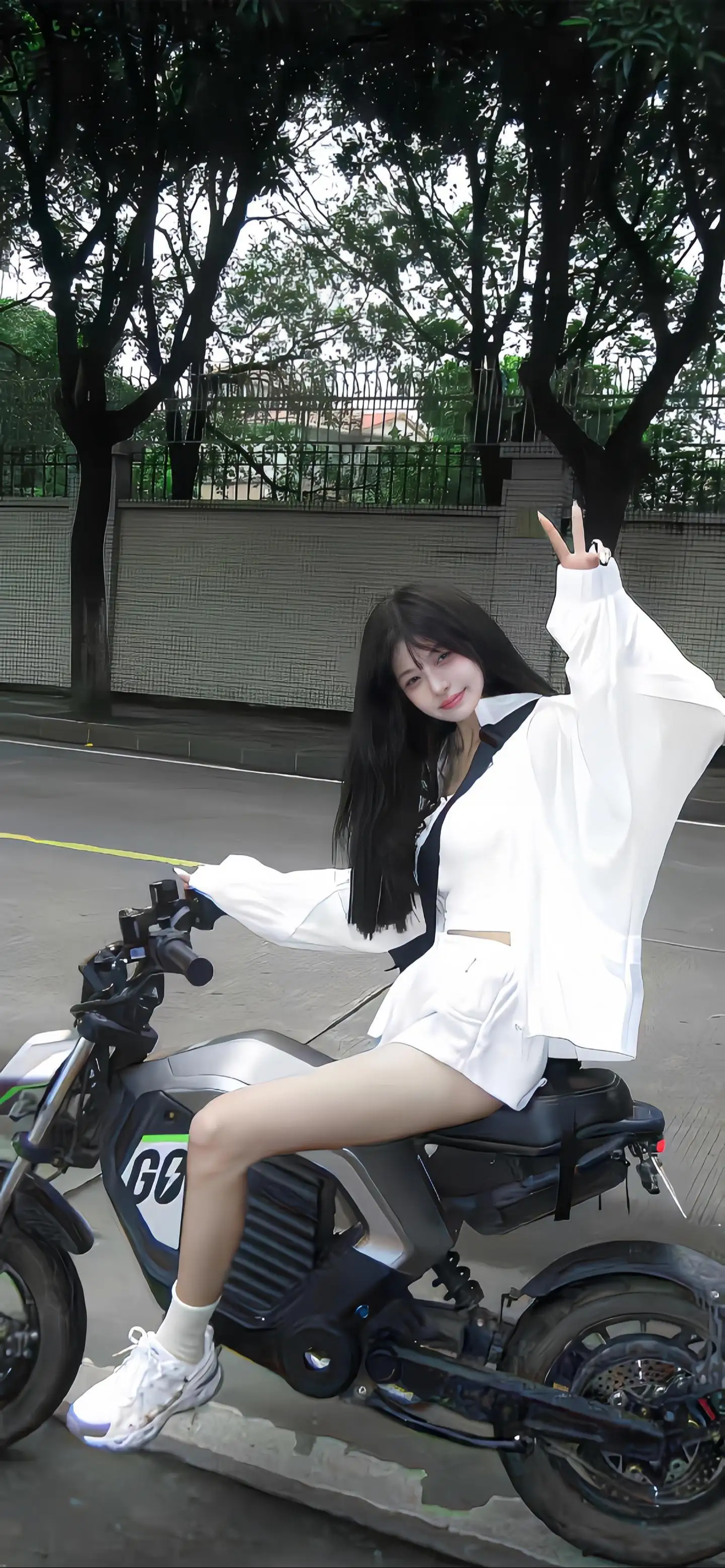 长发白衣jk美女｜机车女孩