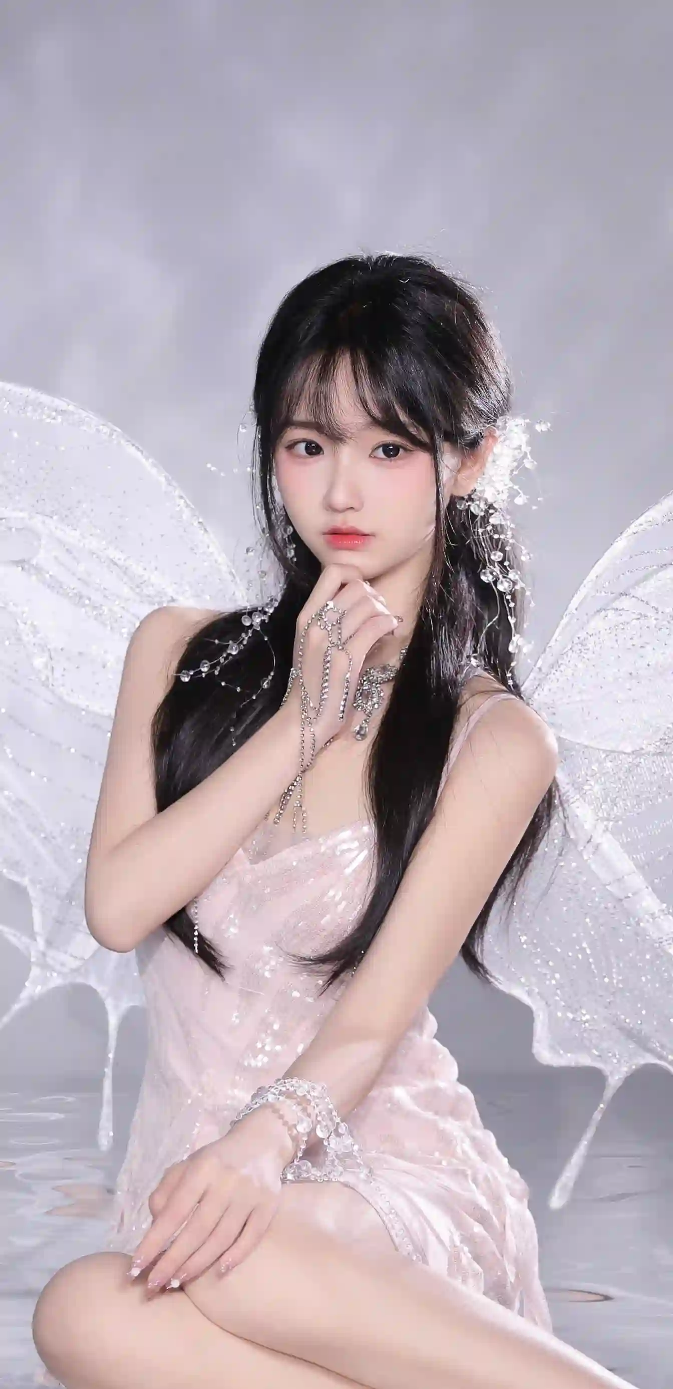 长发可爱美女 长腿美女 吊带 蝴蝶翅膀 闪闪发光