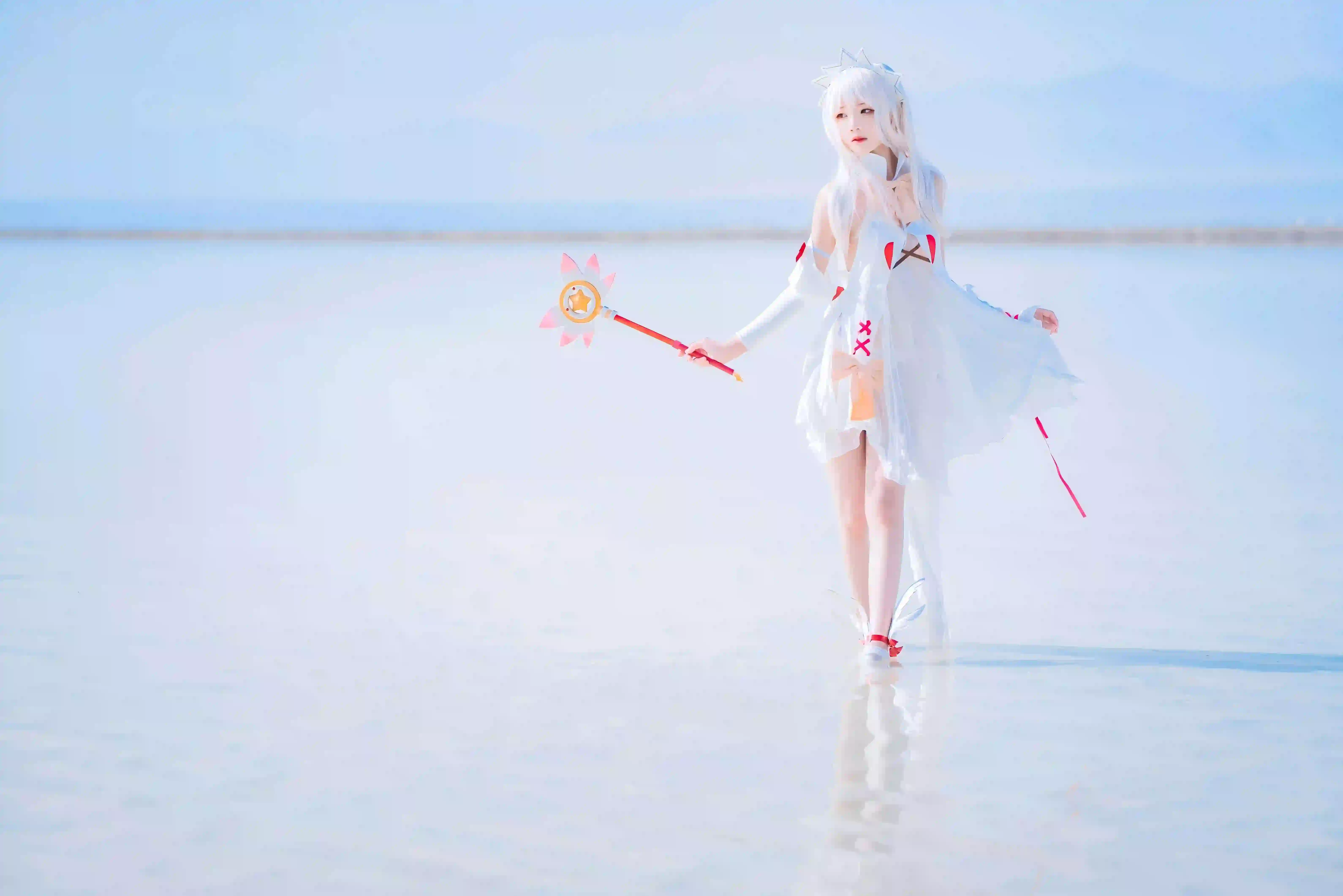 coser 蓝天白云 白色长裙 美女 
