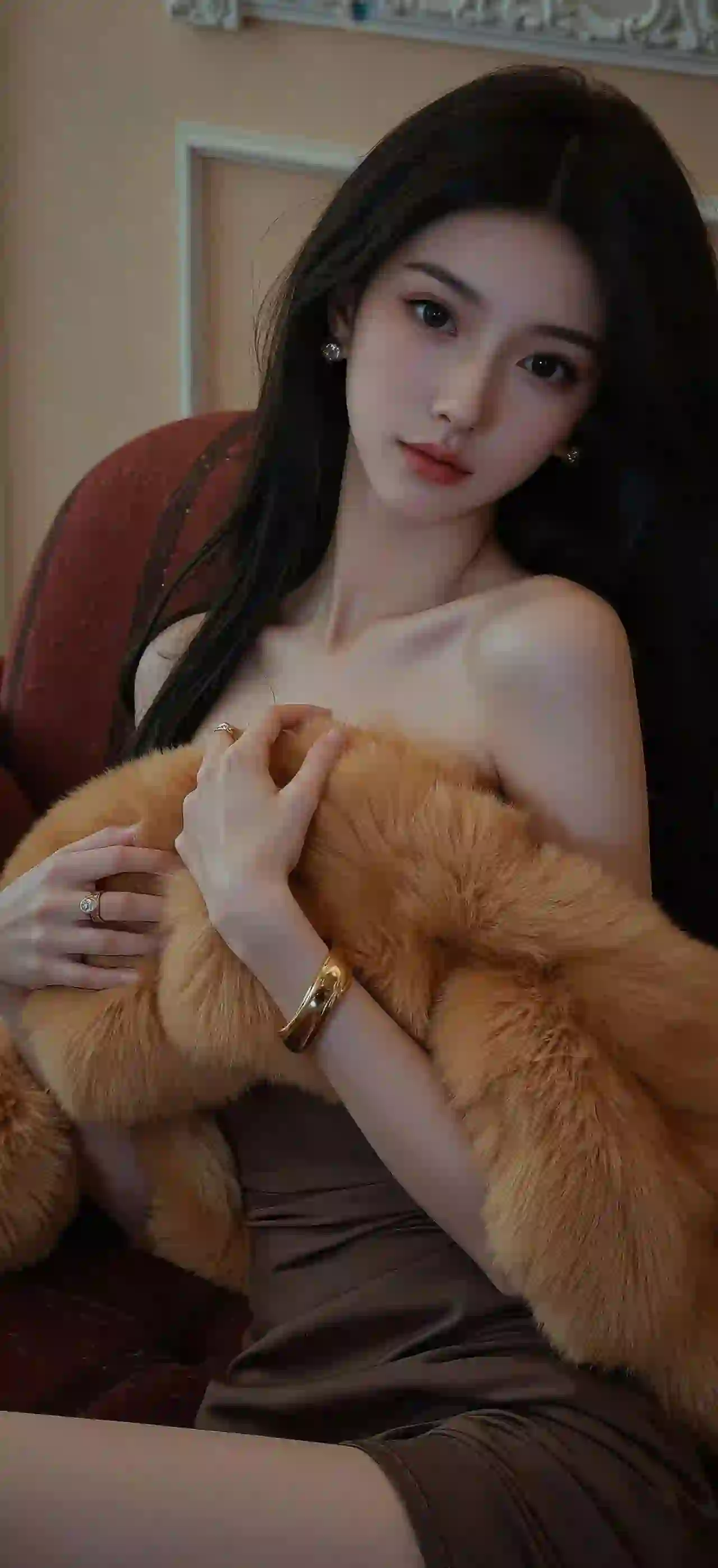 美女 长发美女 毛绒玩偶 黄色 抹胸