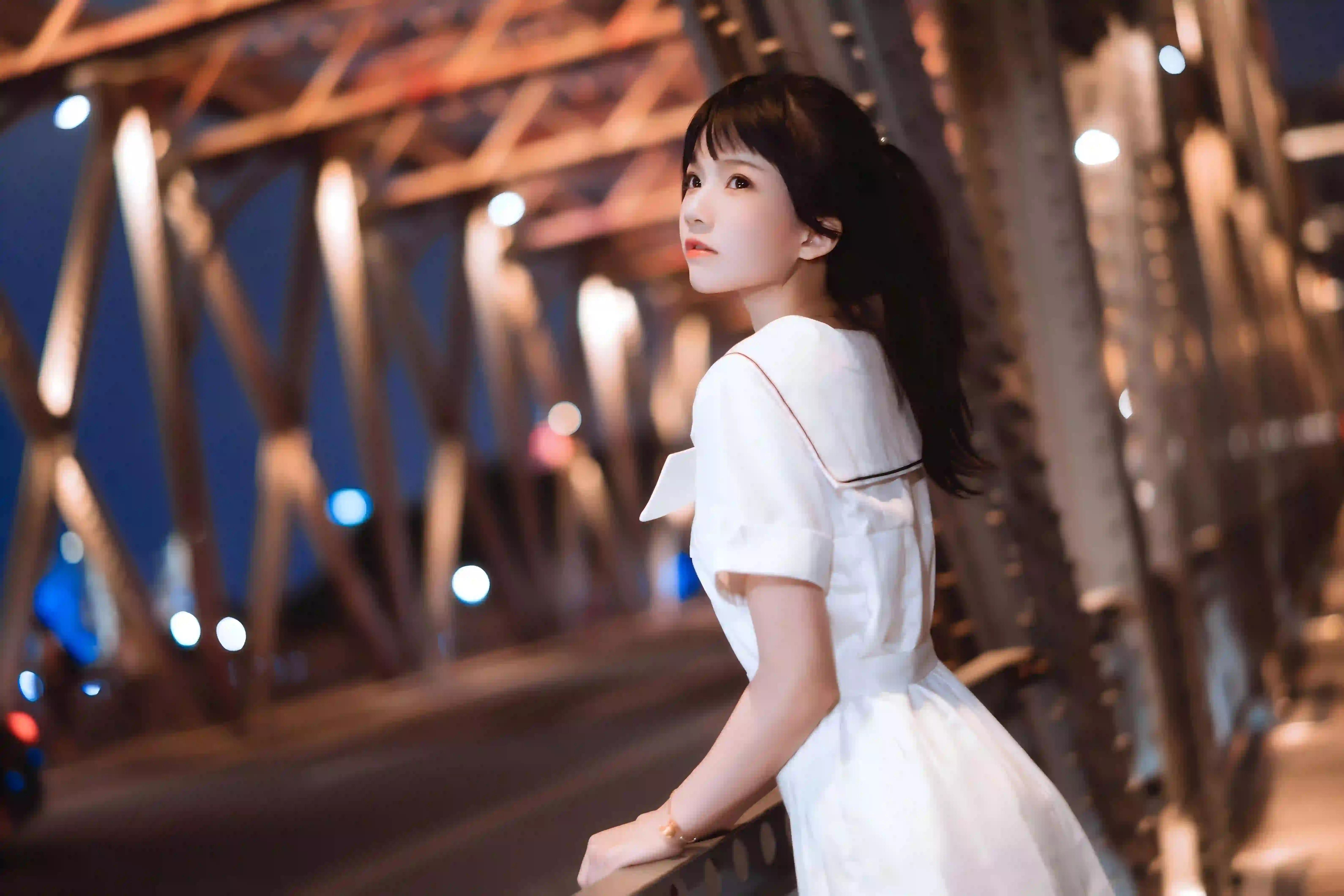 长发美女 清纯 可爱 纯欲 白色衣服 桥