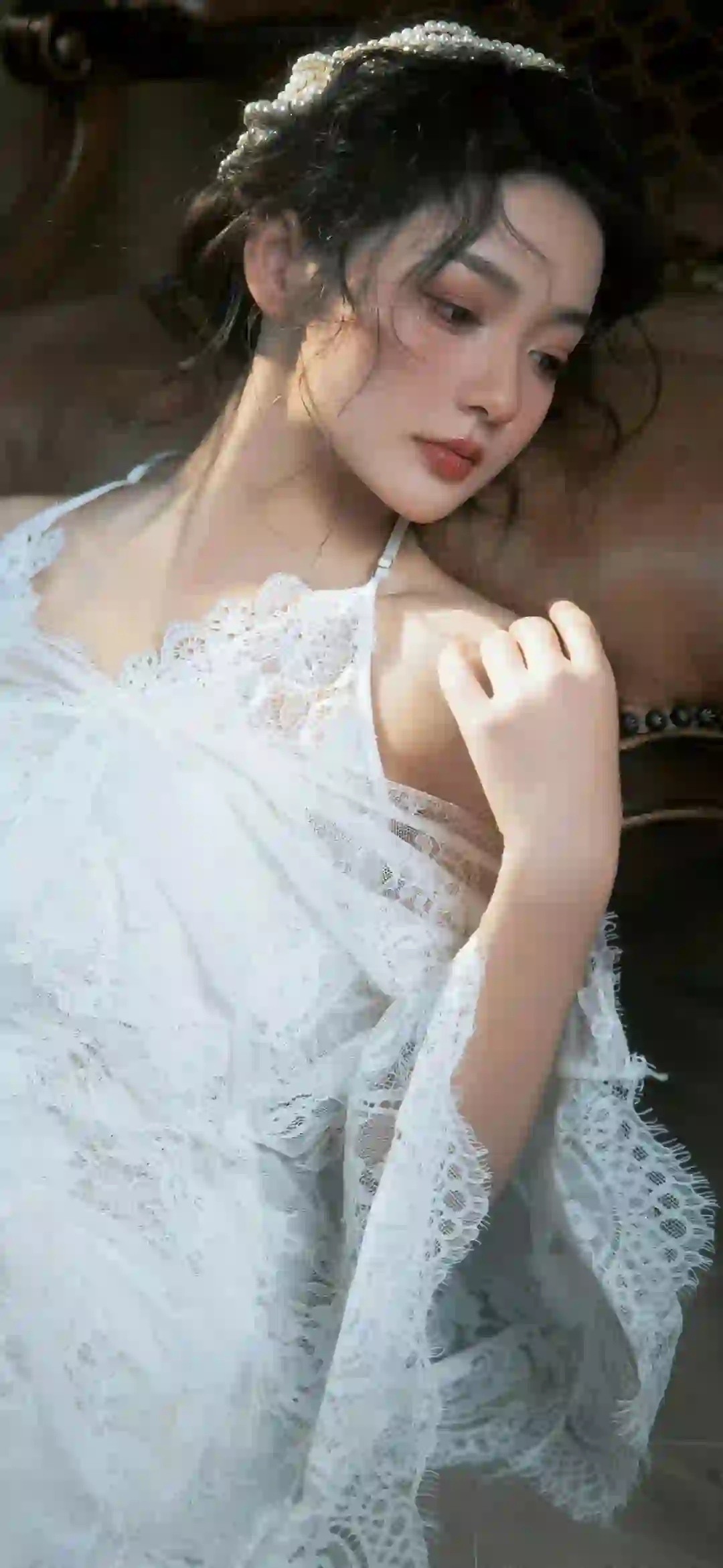 长发美女 白色吊带裙 